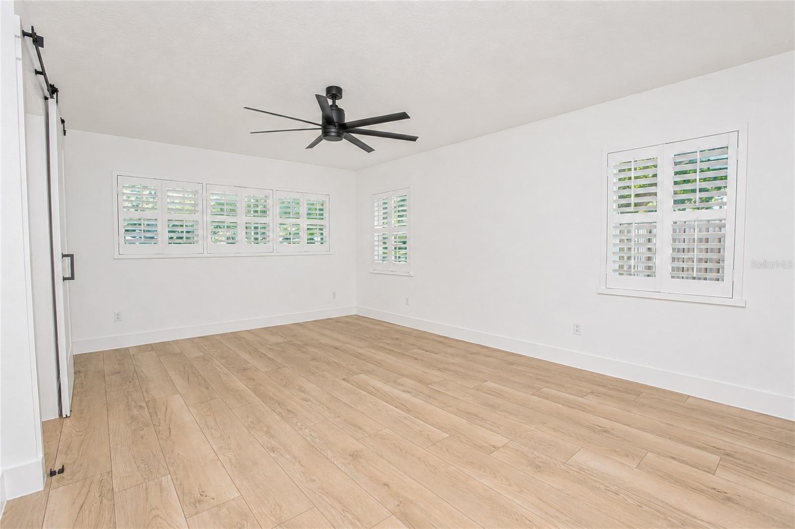 20 E Division St Property Photo 29
