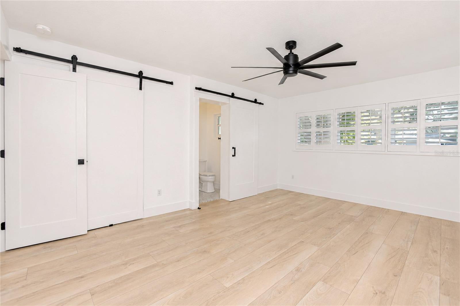 20 E Division St Property Photo 30