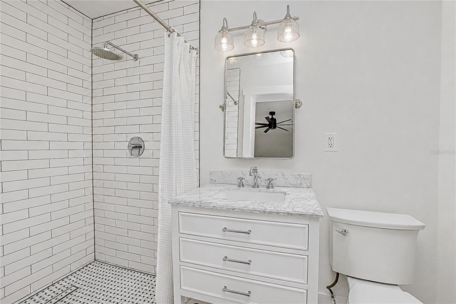 20 E Division St Property Photo 31