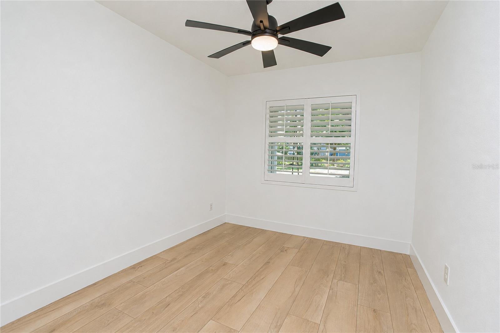 20 E Division St Property Photo 32