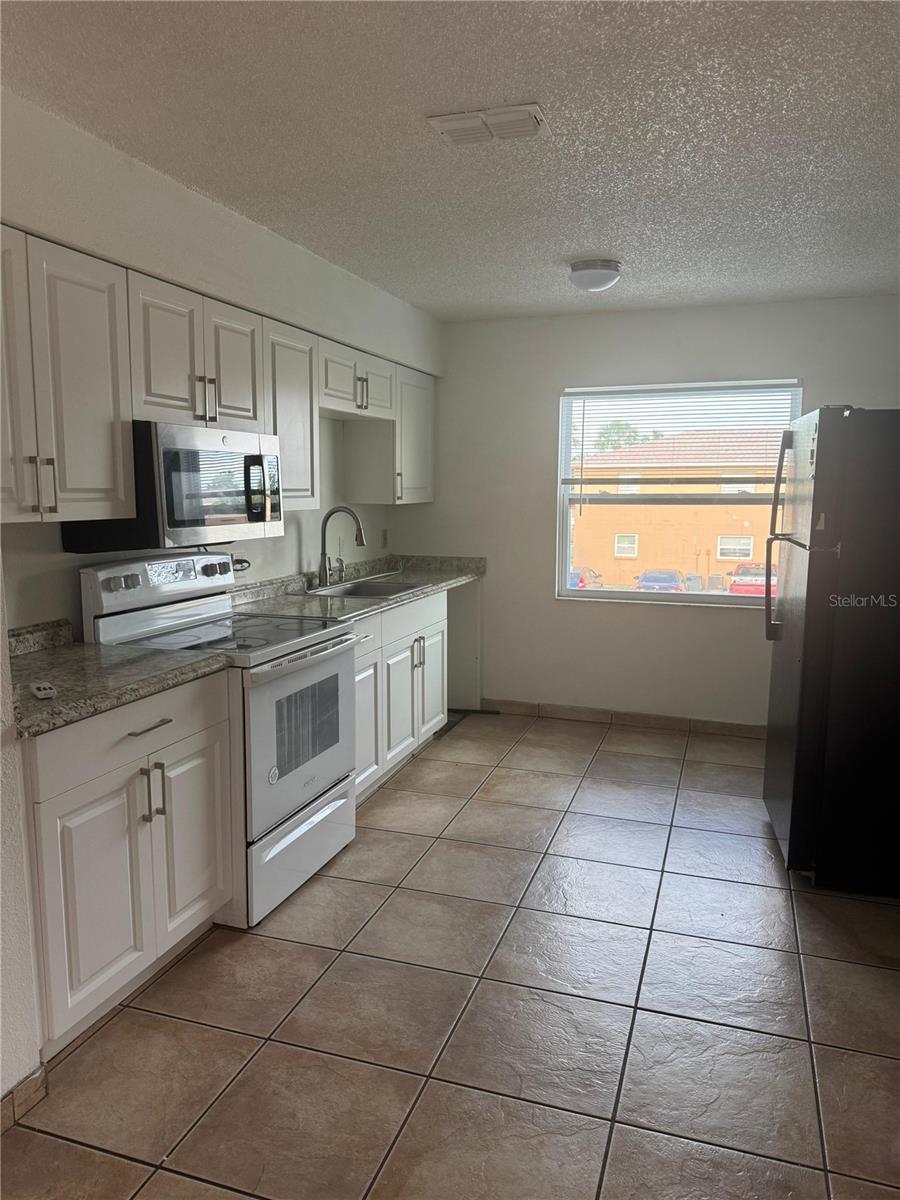 712 Michigan Ct #3 Property Photo 3