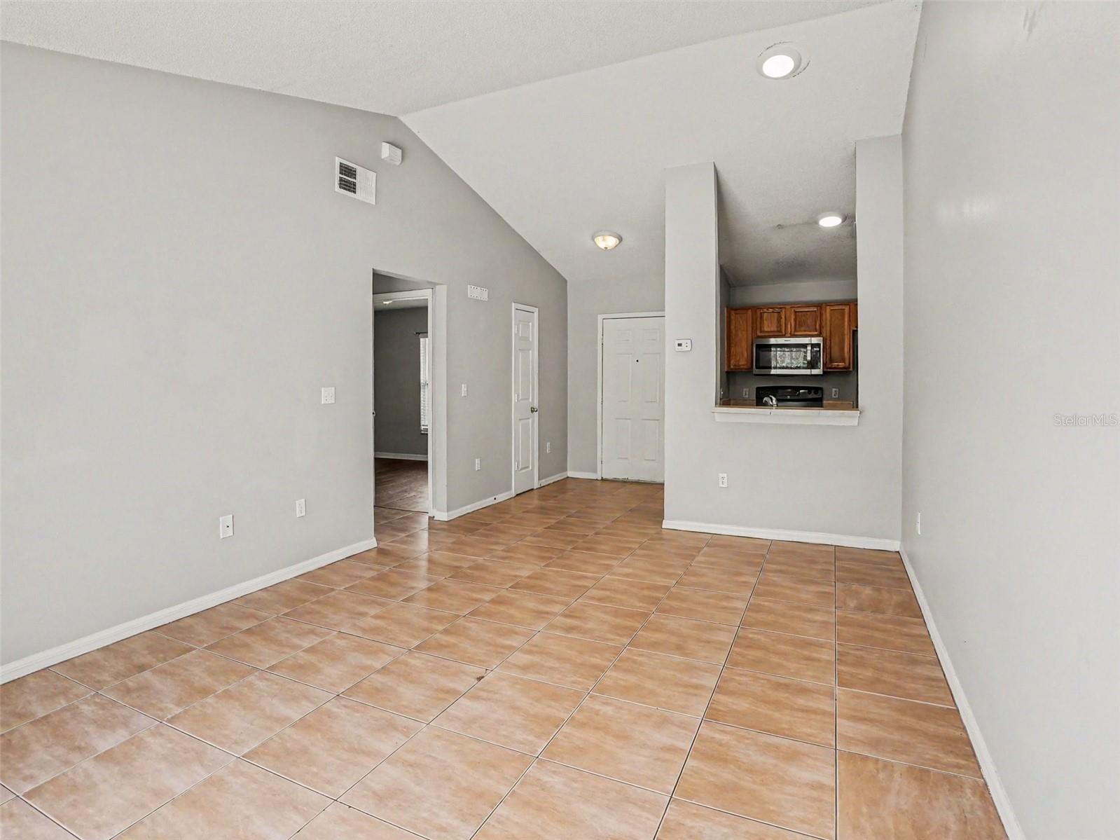 2481 Winchester Blvd Property Photo 5