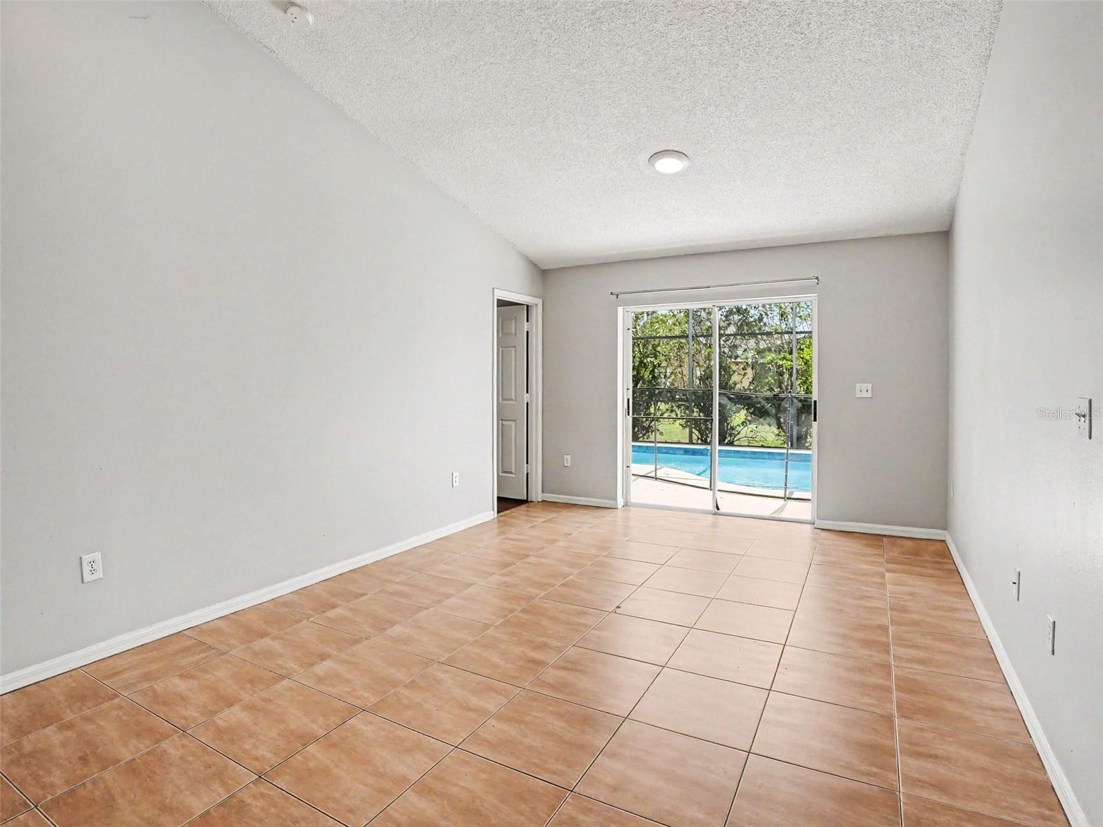 2481 Winchester Blvd Property Photo 6