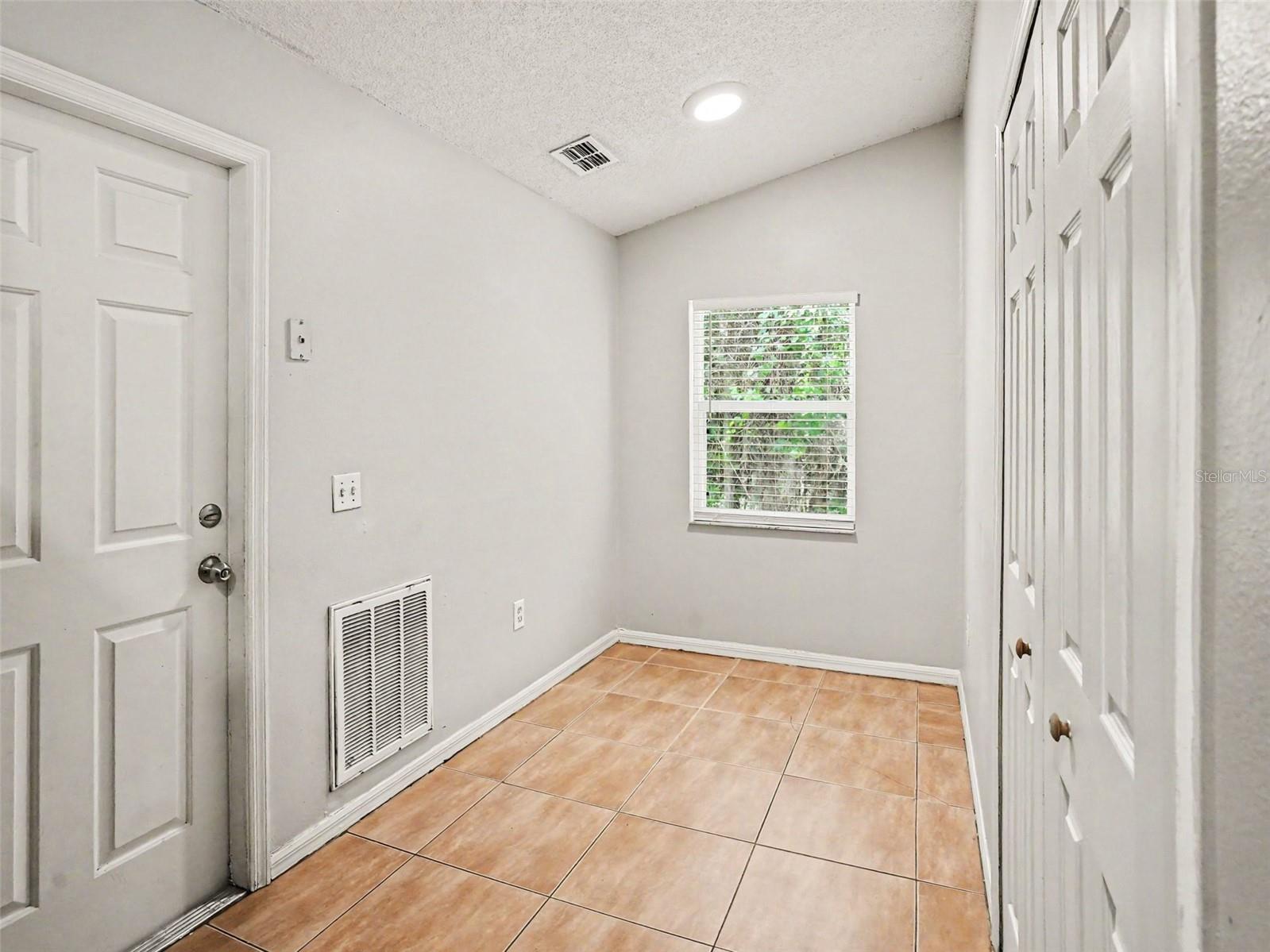 2481 Winchester Blvd Property Photo 8