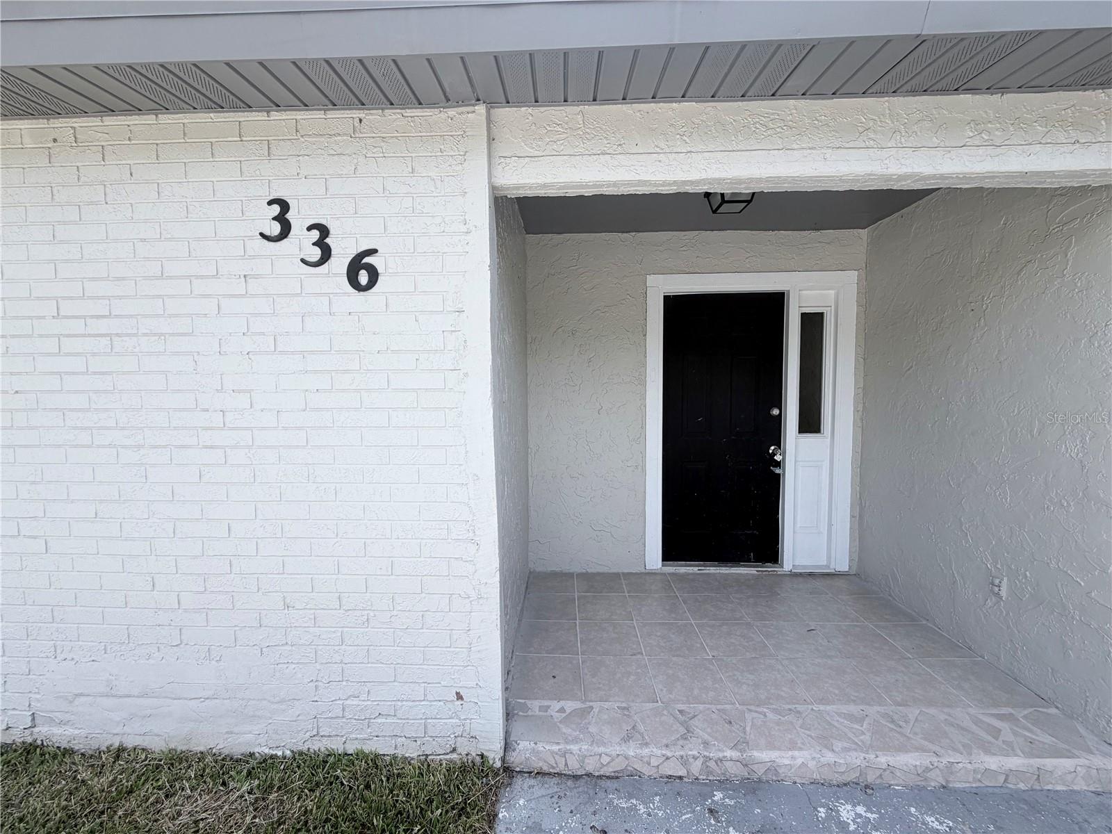 336 Montgomery Ct Property Photo 2