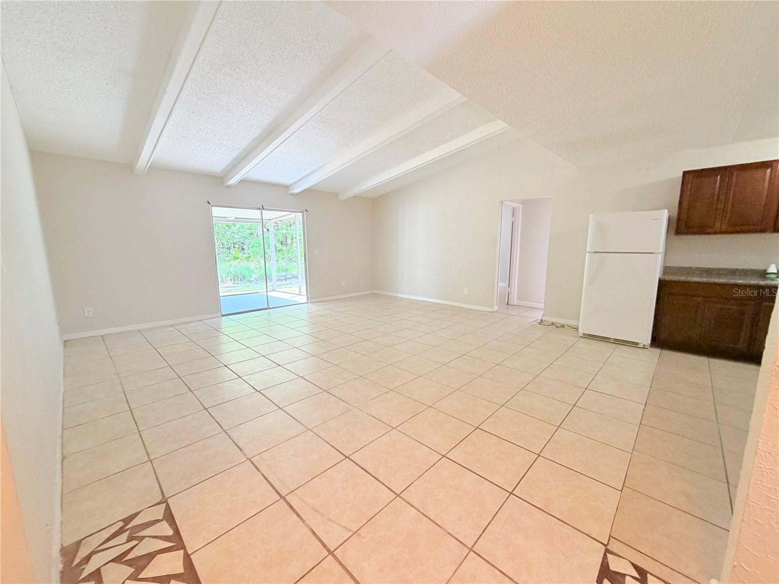 336 Montgomery Ct Property Photo 3