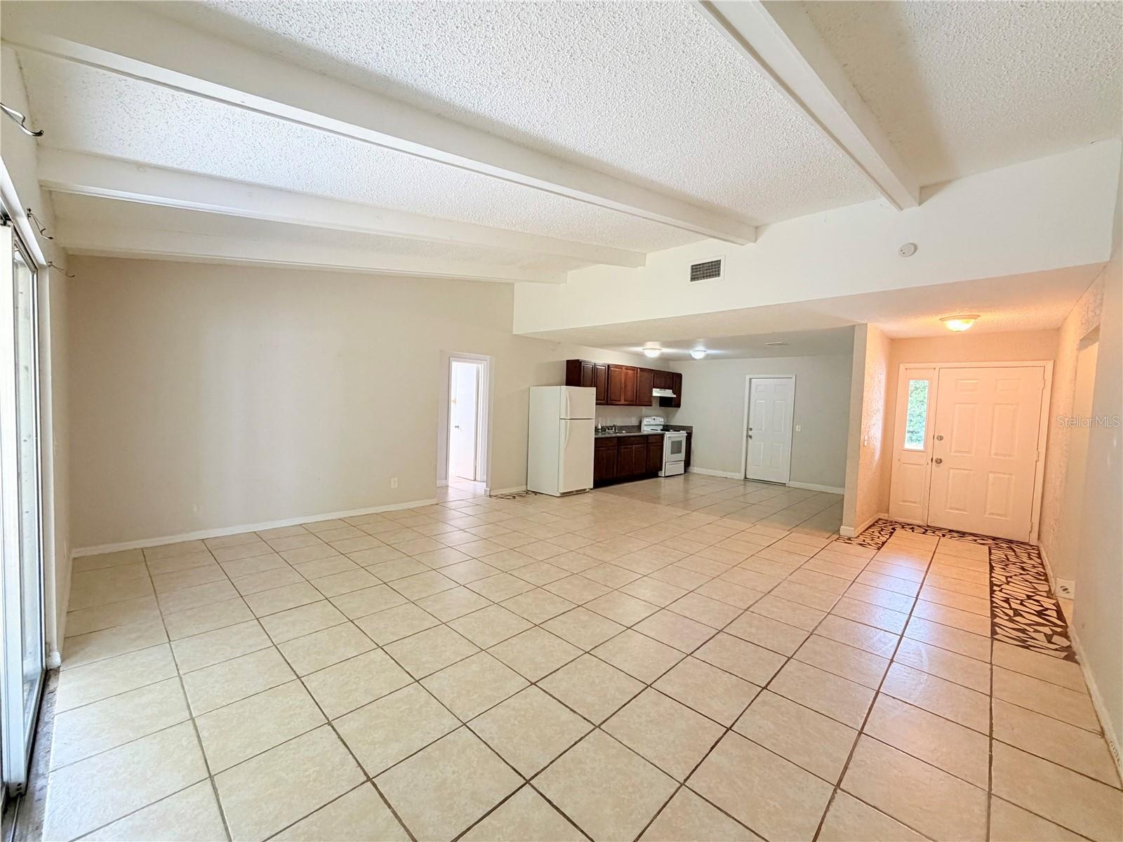 336 Montgomery Ct Property Photo 4