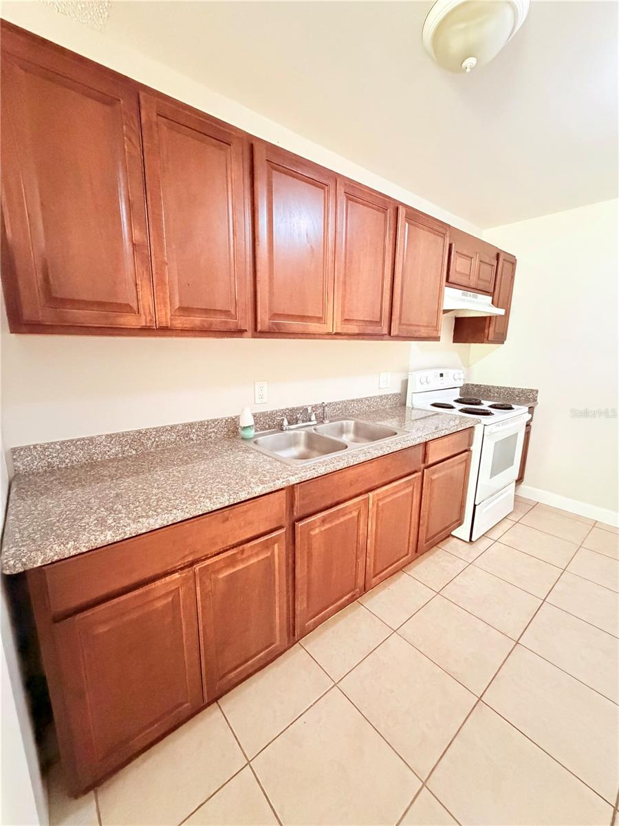 336 Montgomery Ct Property Photo 6