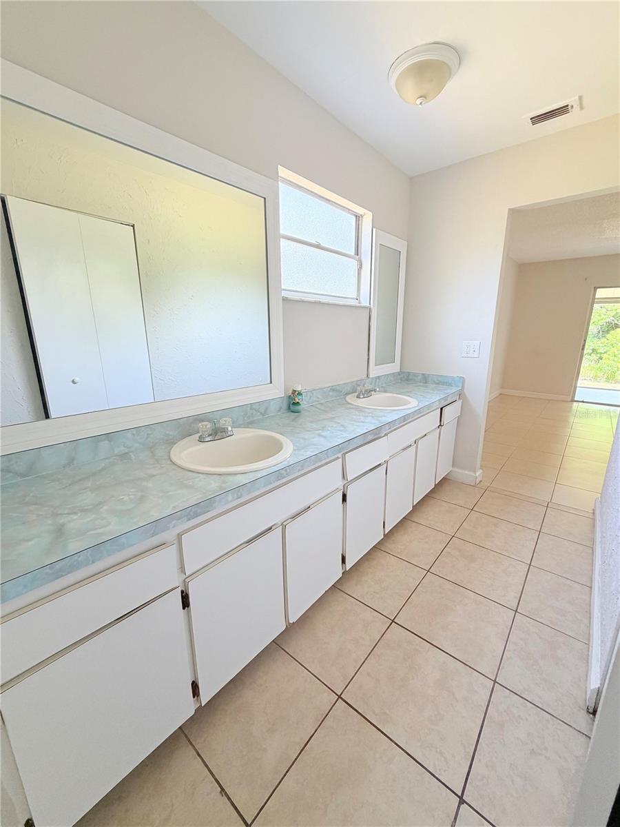 336 Montgomery Ct Property Photo 14