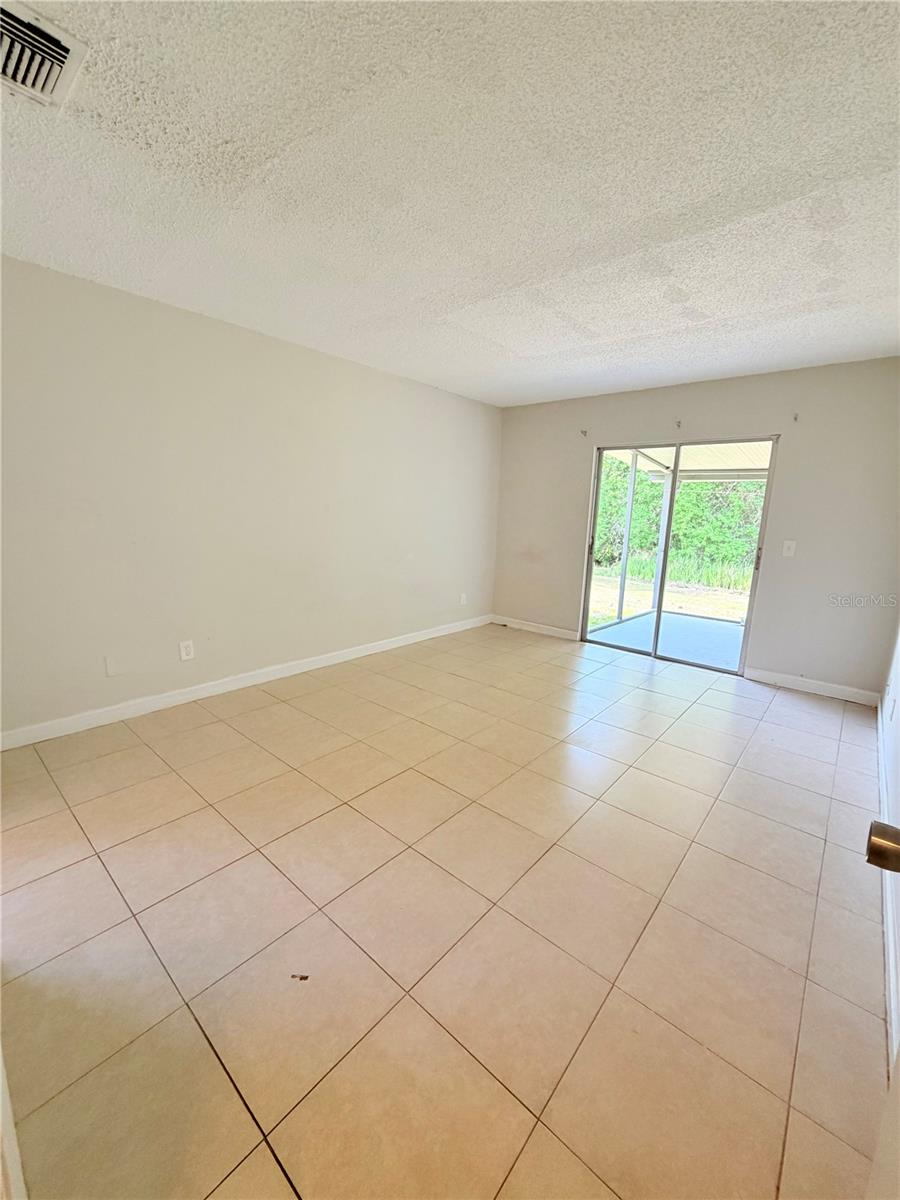 336 Montgomery Ct Property Photo 16