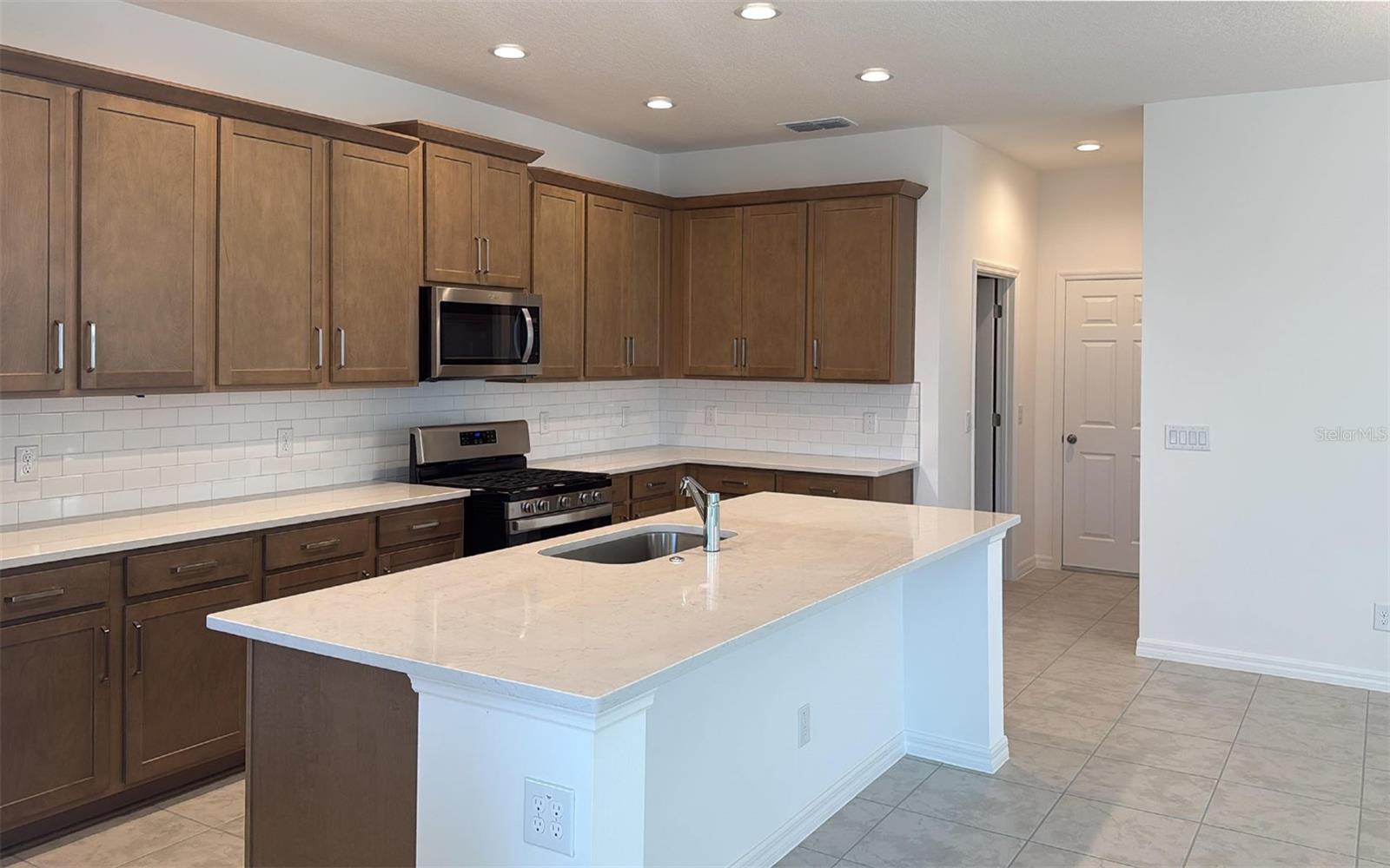 6863 Spanish Imperial St Property Photo 3