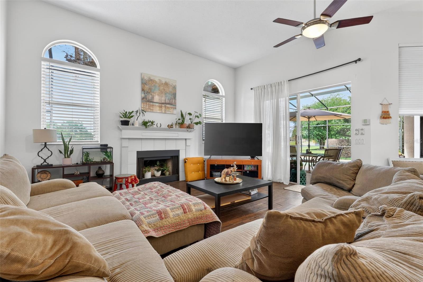 4552 Lake Calabay Dr Property Photo 8