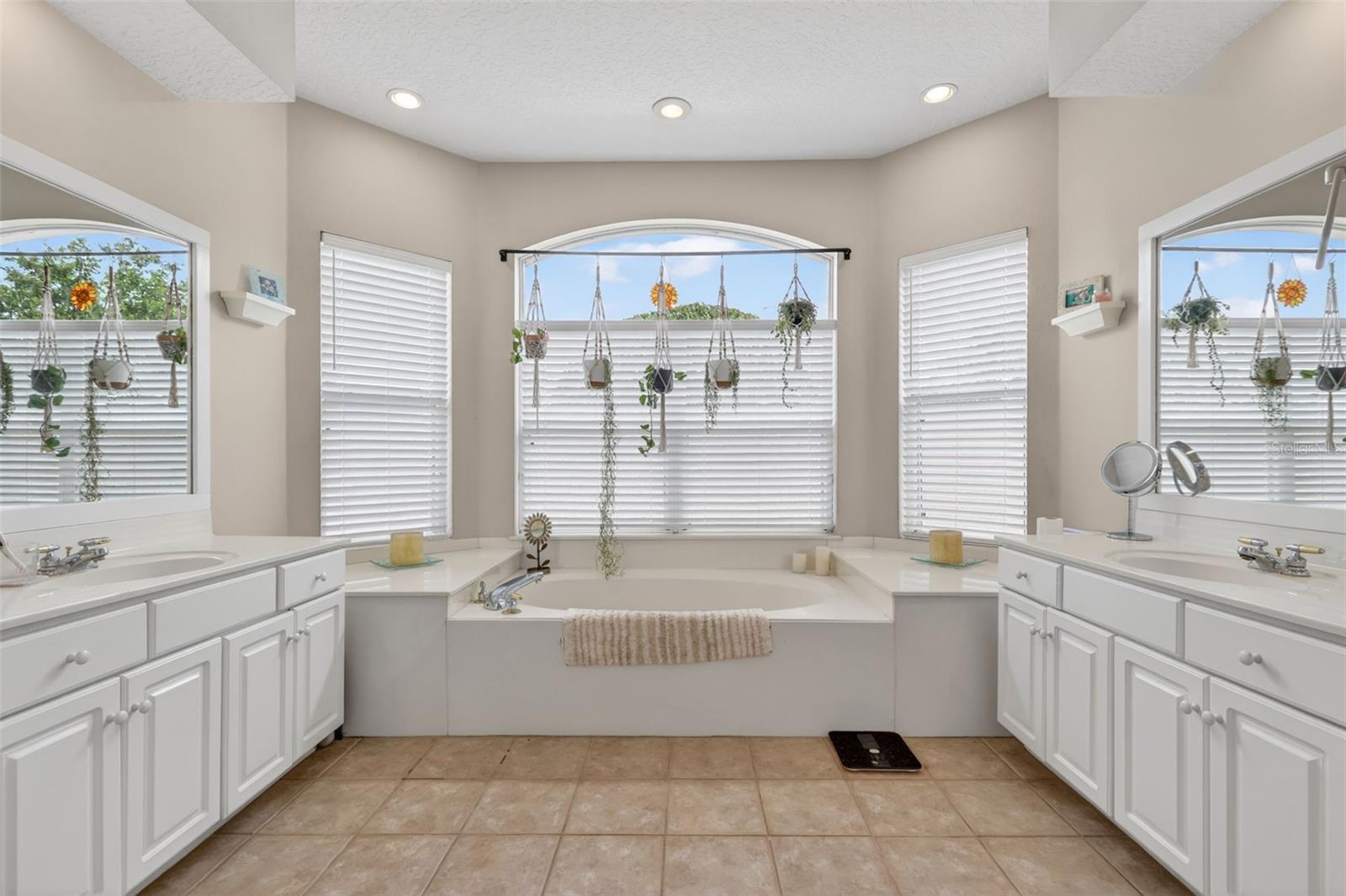 4552 Lake Calabay Dr Property Photo 28