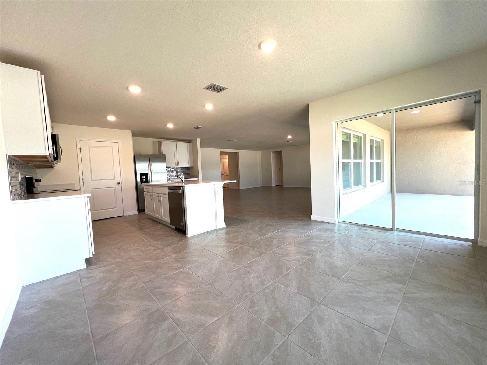 6527 Se 1st Loop Property Photo 5