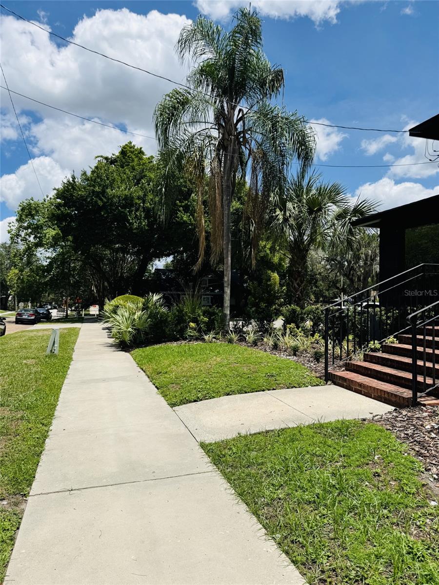 516 E Jackson St Property Photo 3