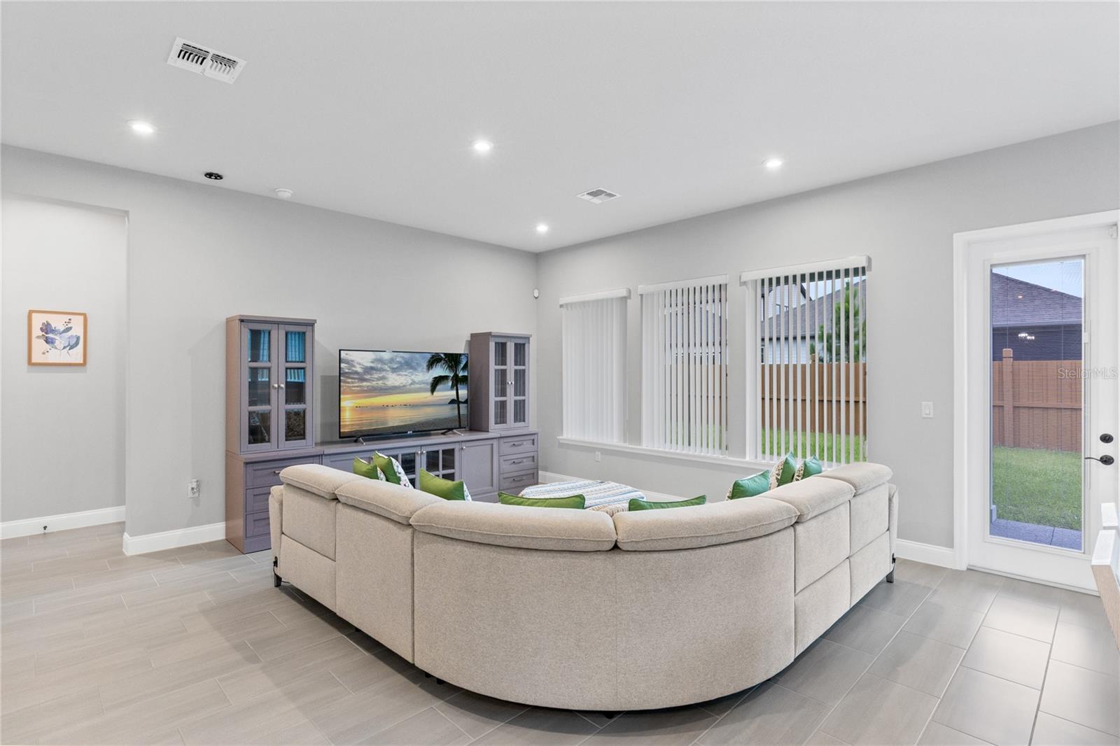 6526 Circle Rock Way Property Photo 10