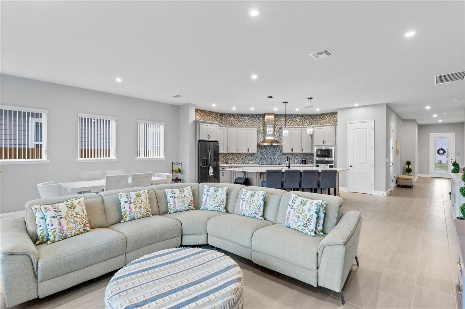6526 Circle Rock Way Property Photo 11