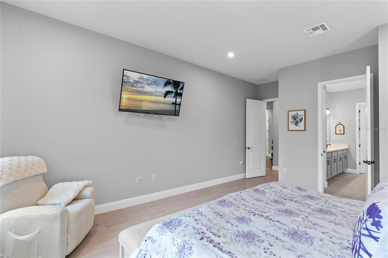 6526 Circle Rock Way Property Photo 14