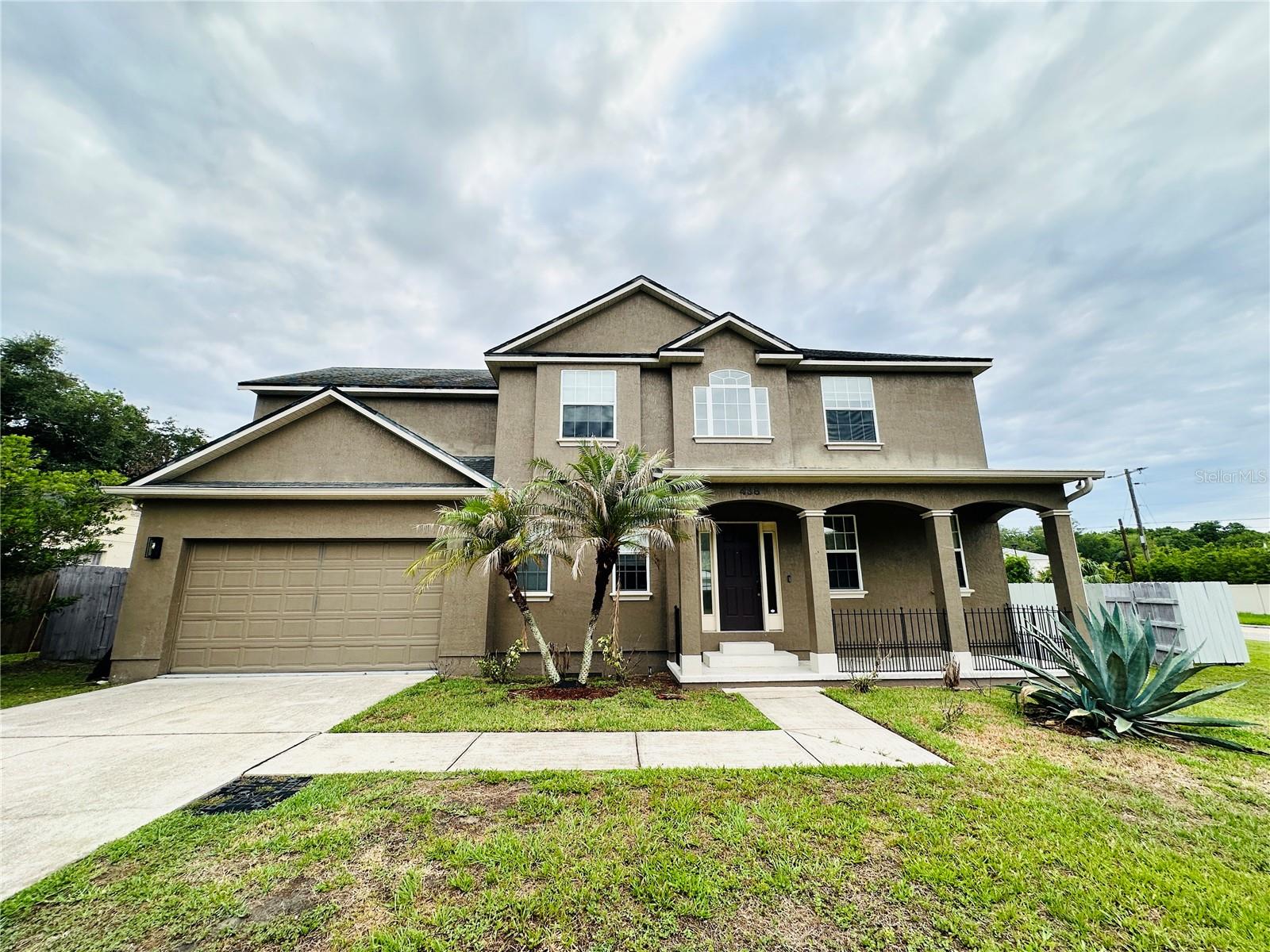438 PALM DR