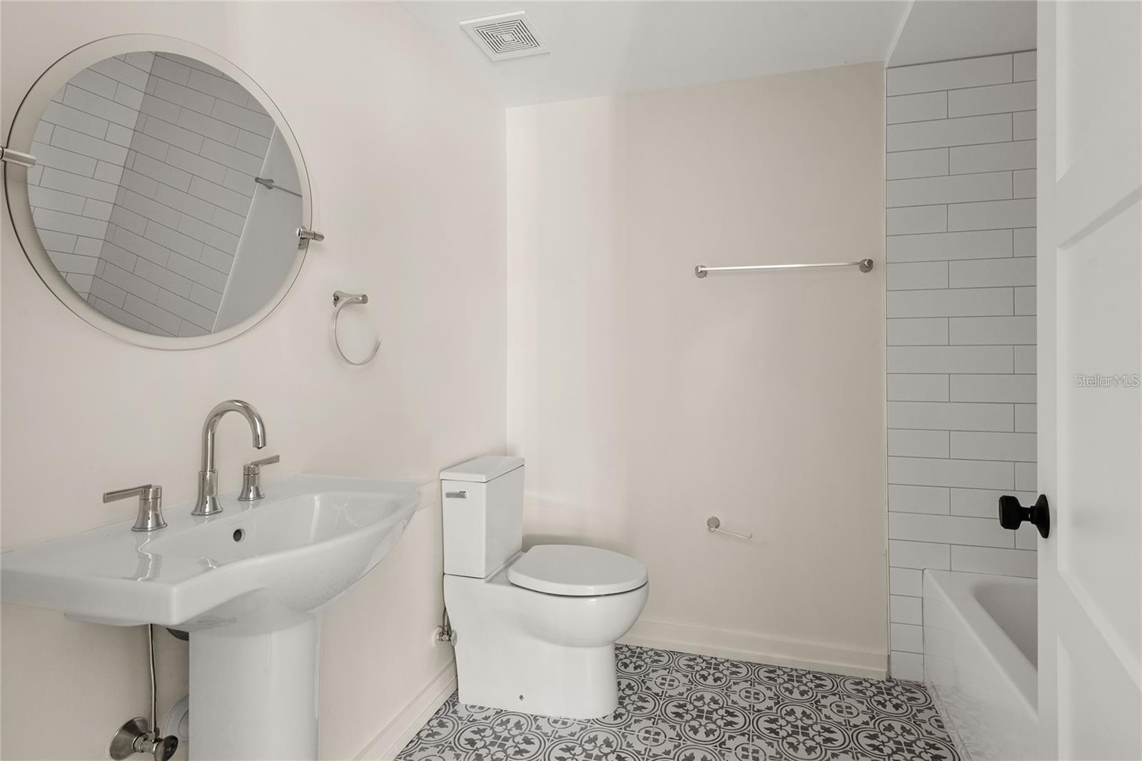 1606 Park Lake St #9 Property Photo 16