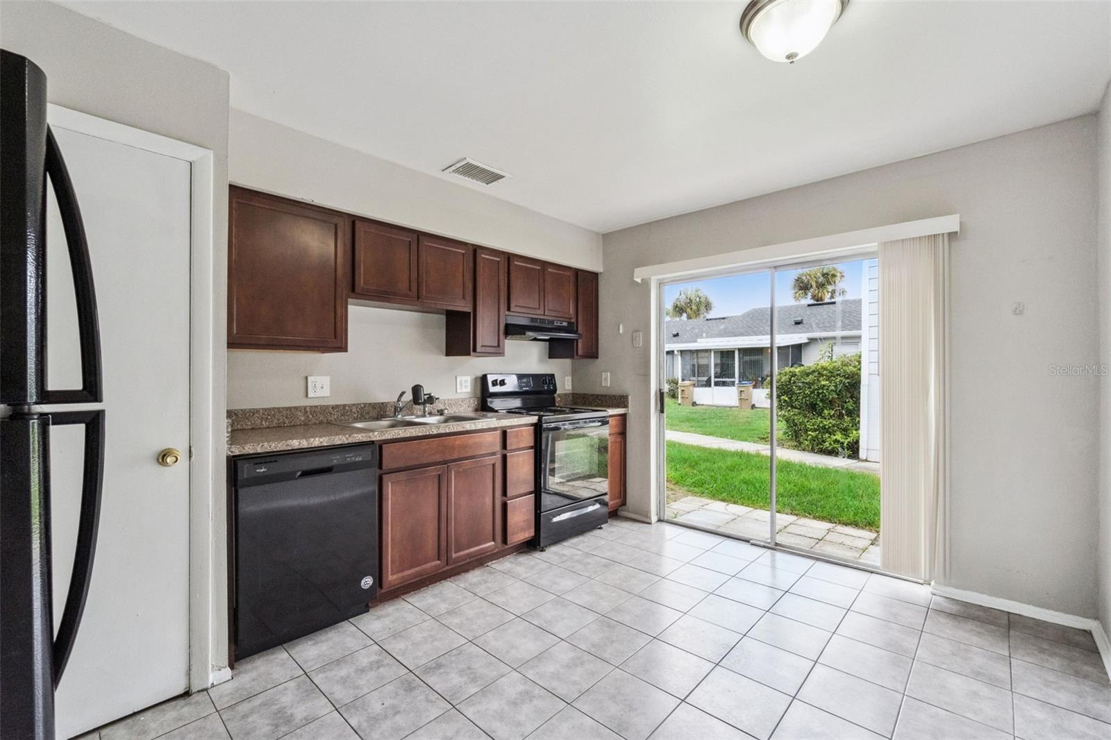 2 Lake Villa Way Property Photo 6