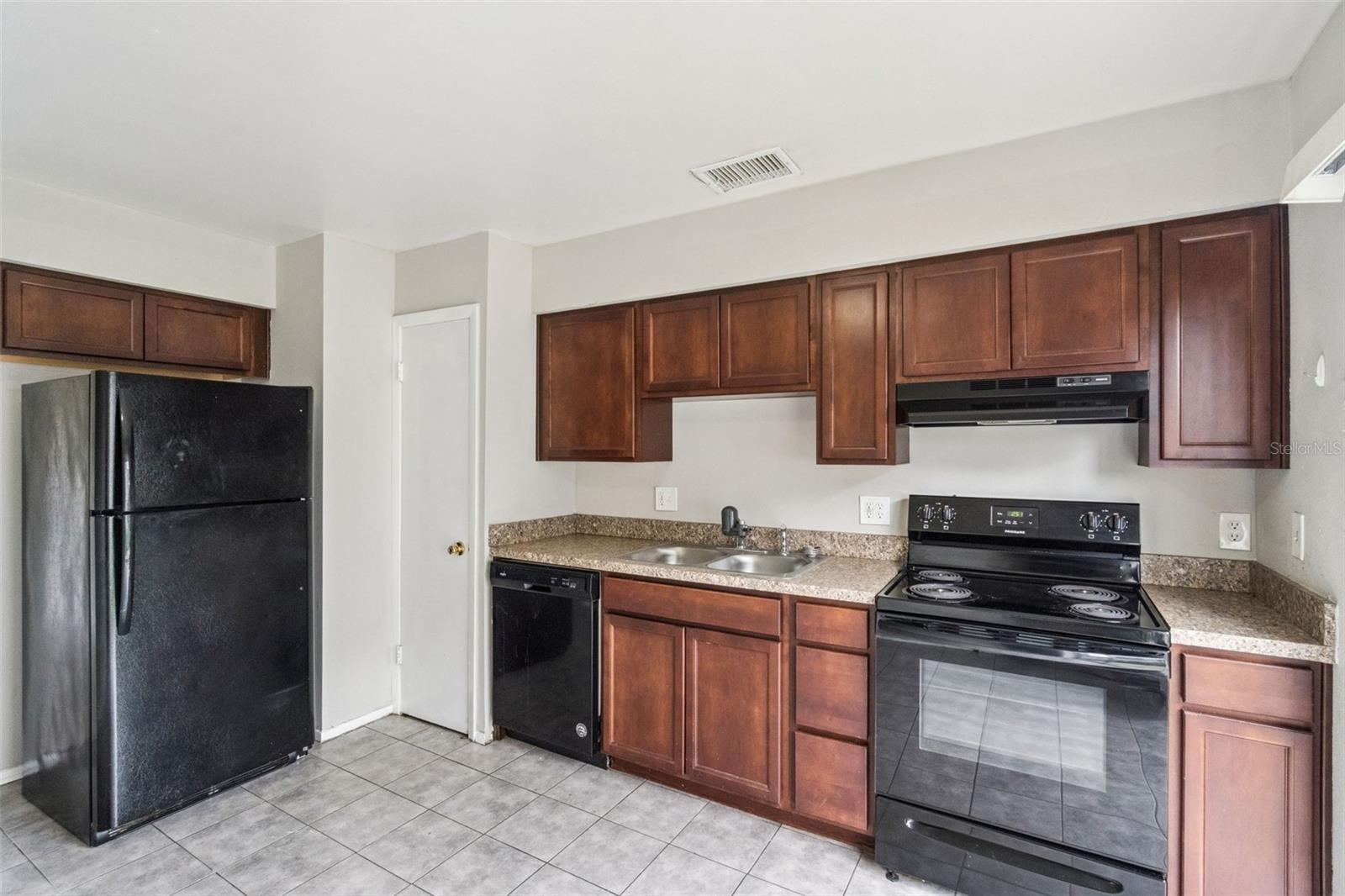 2 Lake Villa Way Property Photo 7