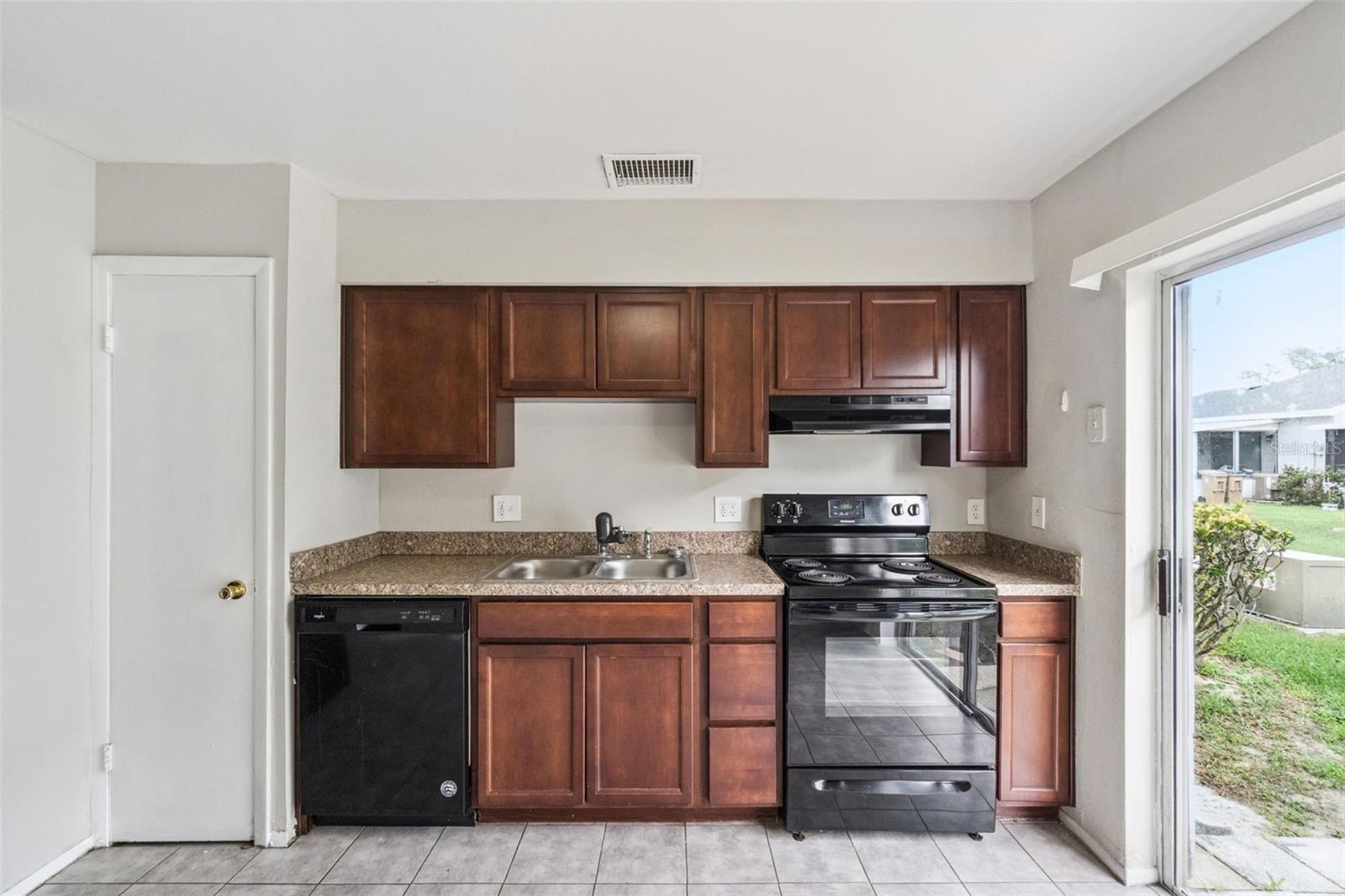 2 Lake Villa Way Property Photo 8