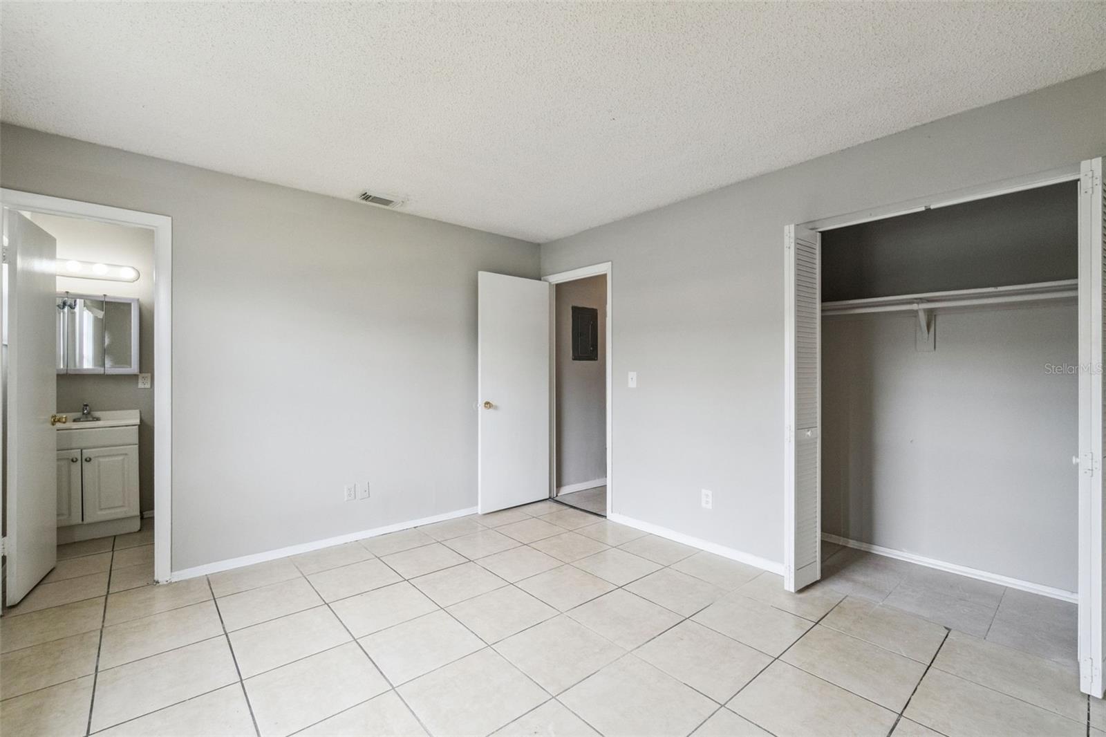 2 Lake Villa Way Property Photo 15