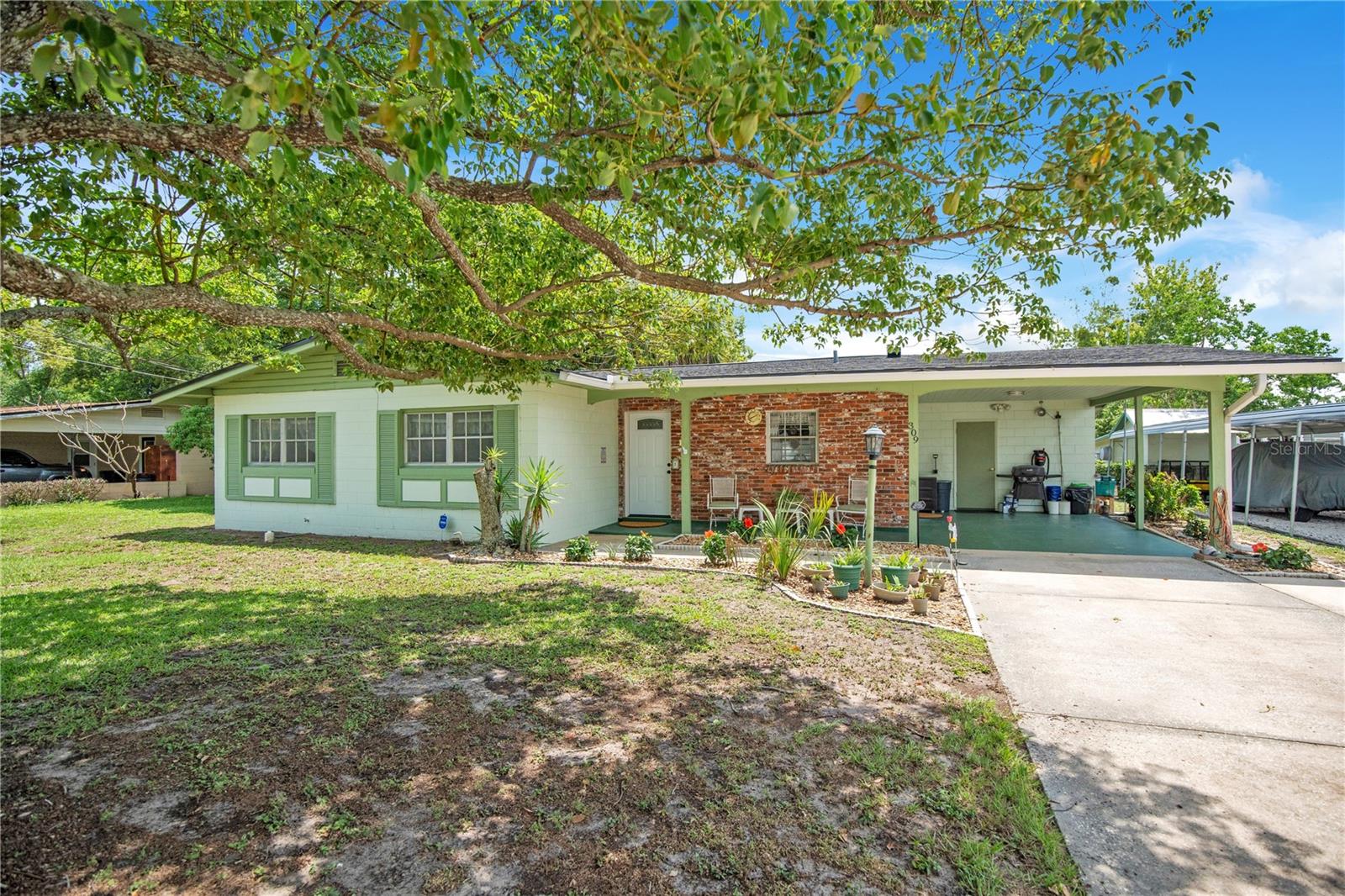 309 Vihlen Rd Property Photo 2