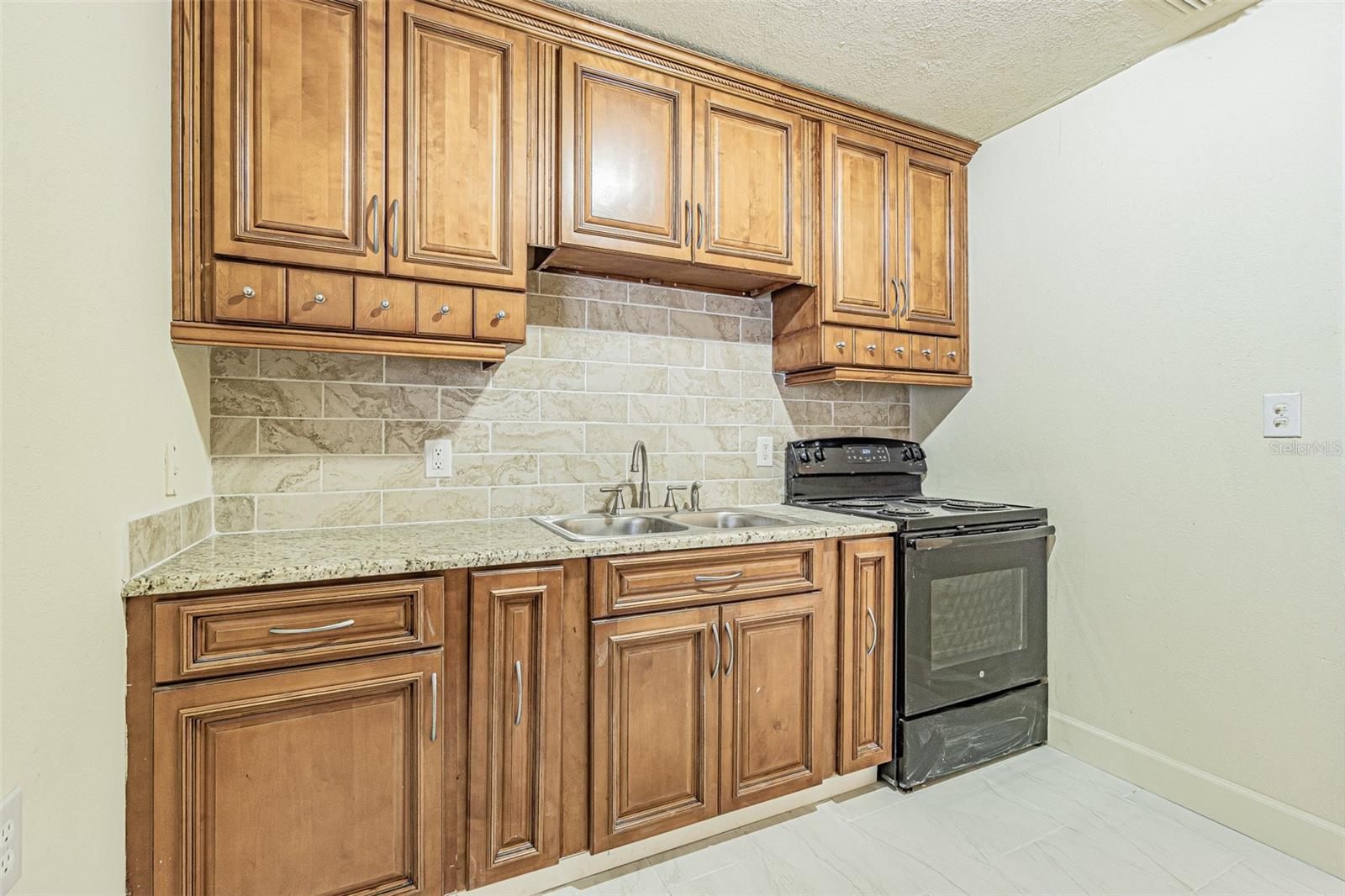 14918 Pinecrest Rd Property Photo 5