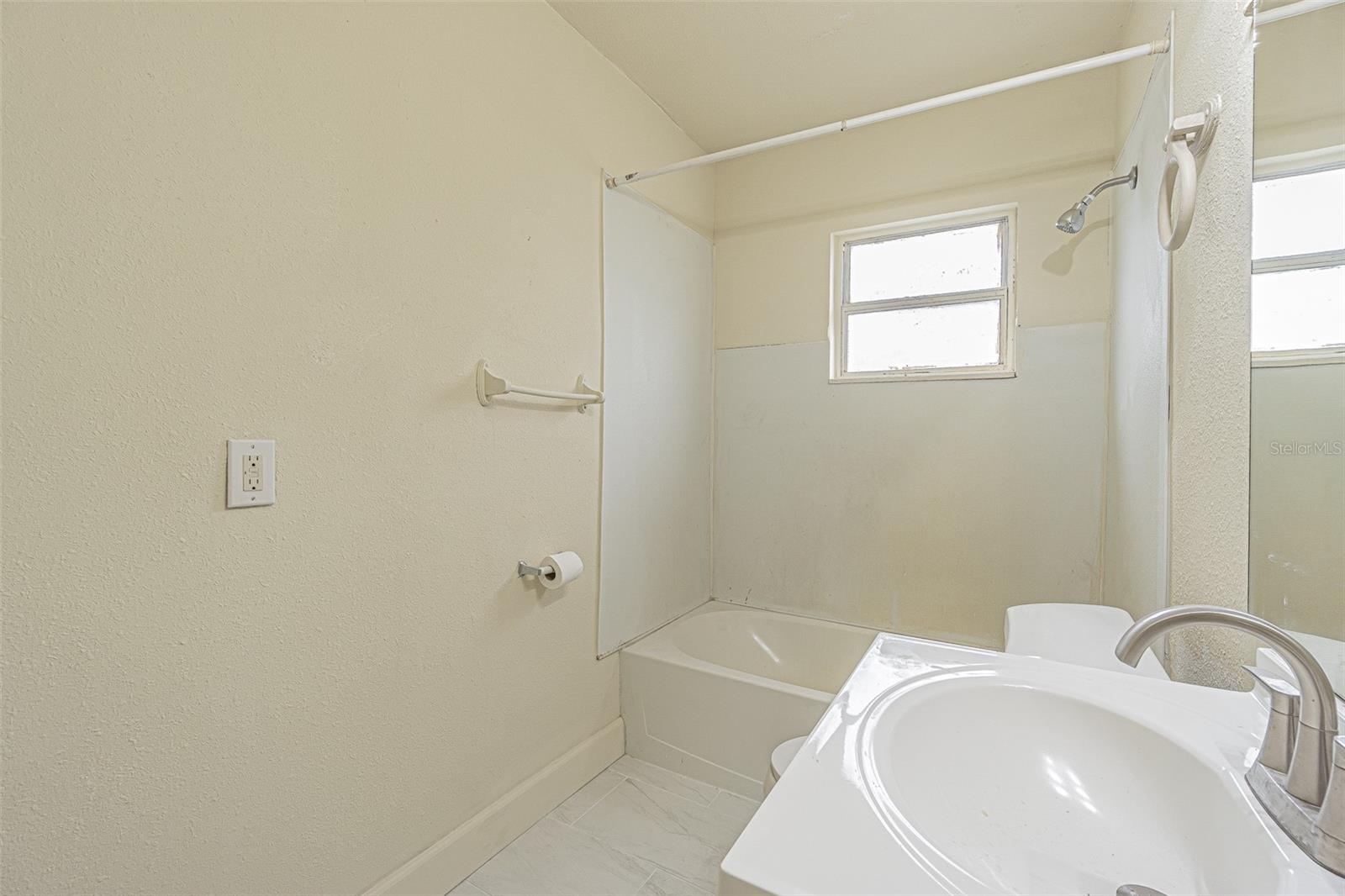 14918 Pinecrest Rd Property Photo 6
