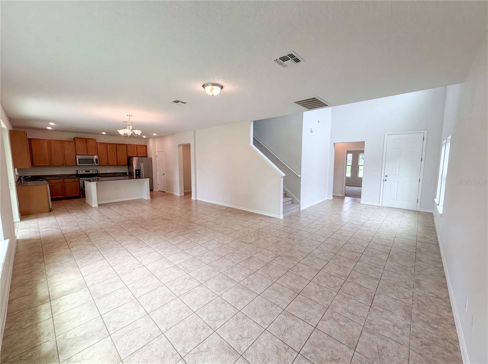 811 Maple Leaf Loop Property Photo 3