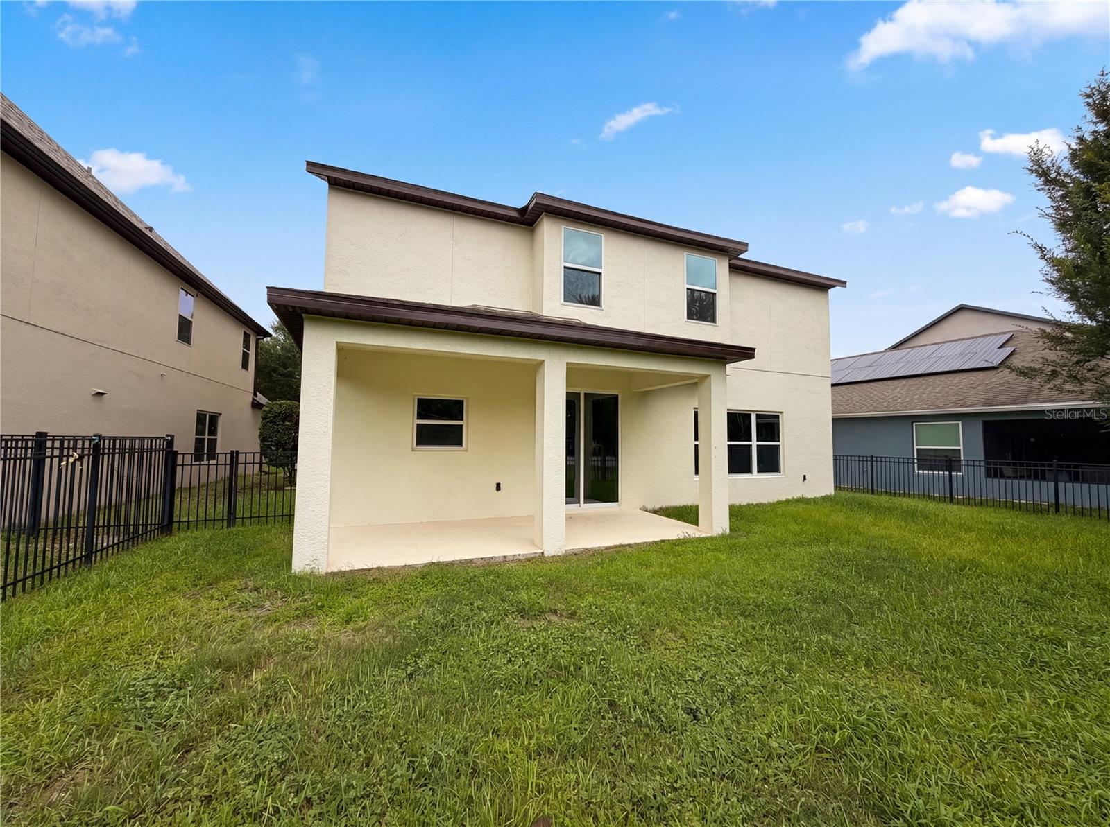 811 Maple Leaf Loop Property Photo 5
