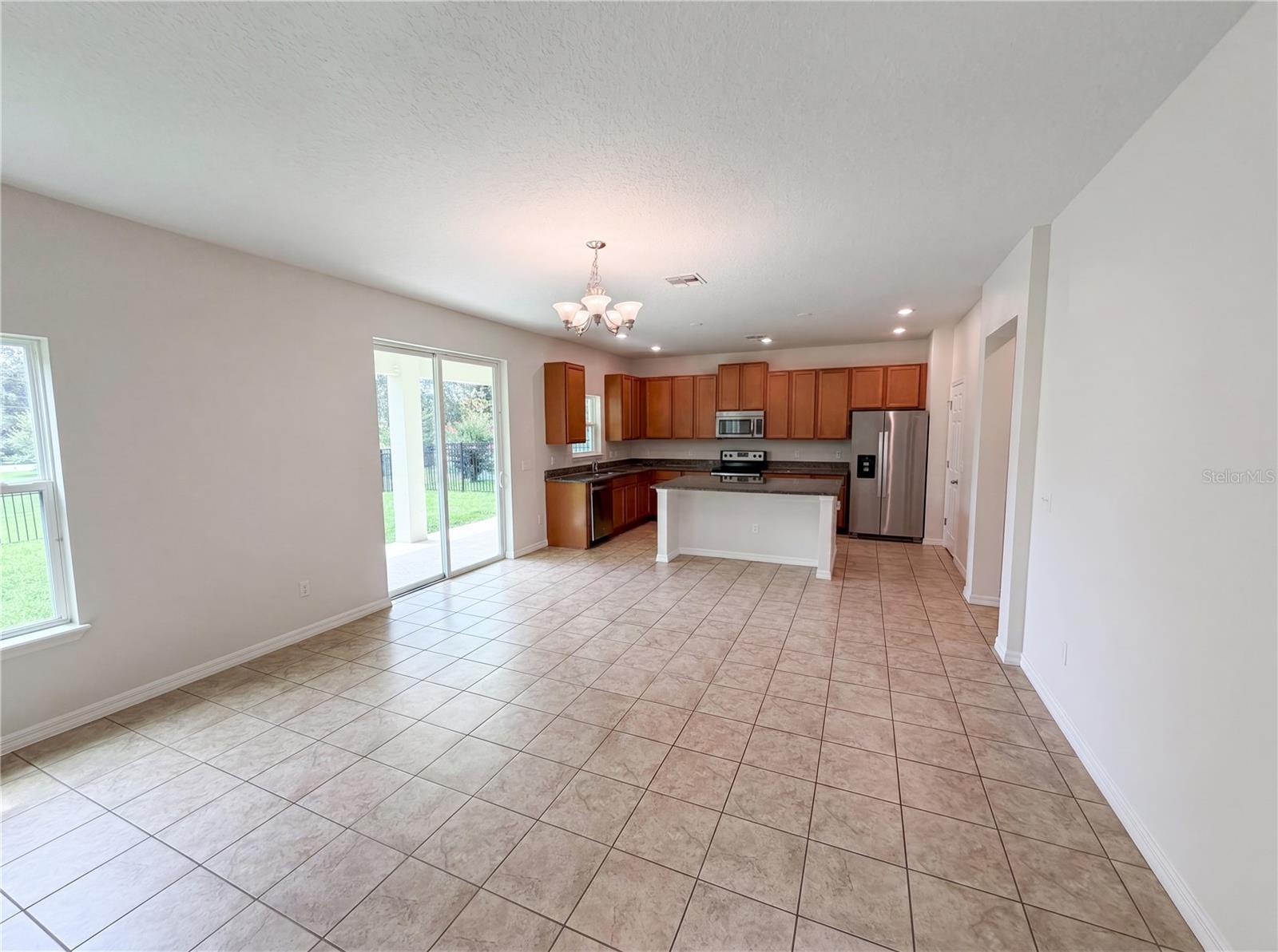 811 Maple Leaf Loop Property Photo 8