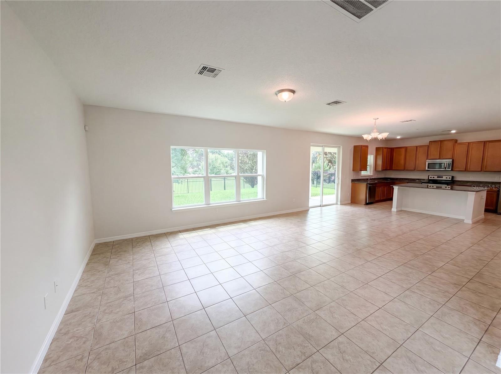 811 Maple Leaf Loop Property Photo 10