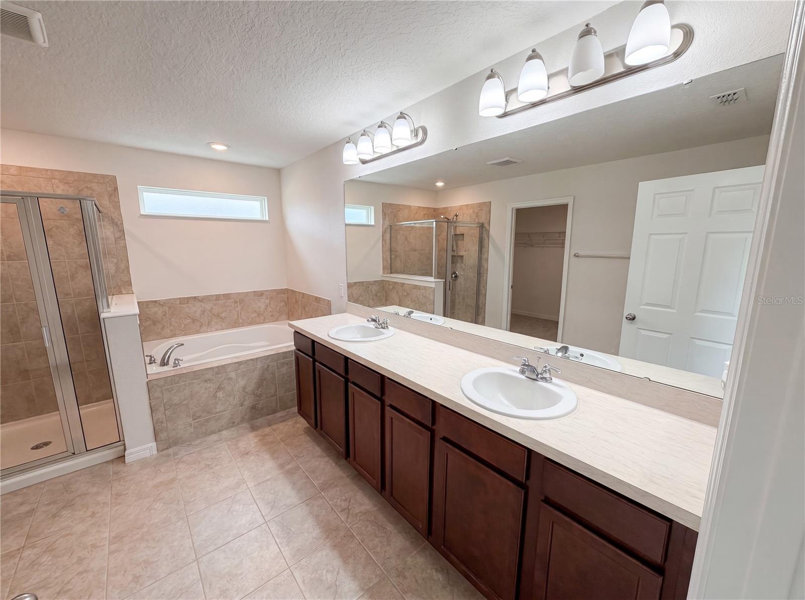 811 Maple Leaf Loop Property Photo 16