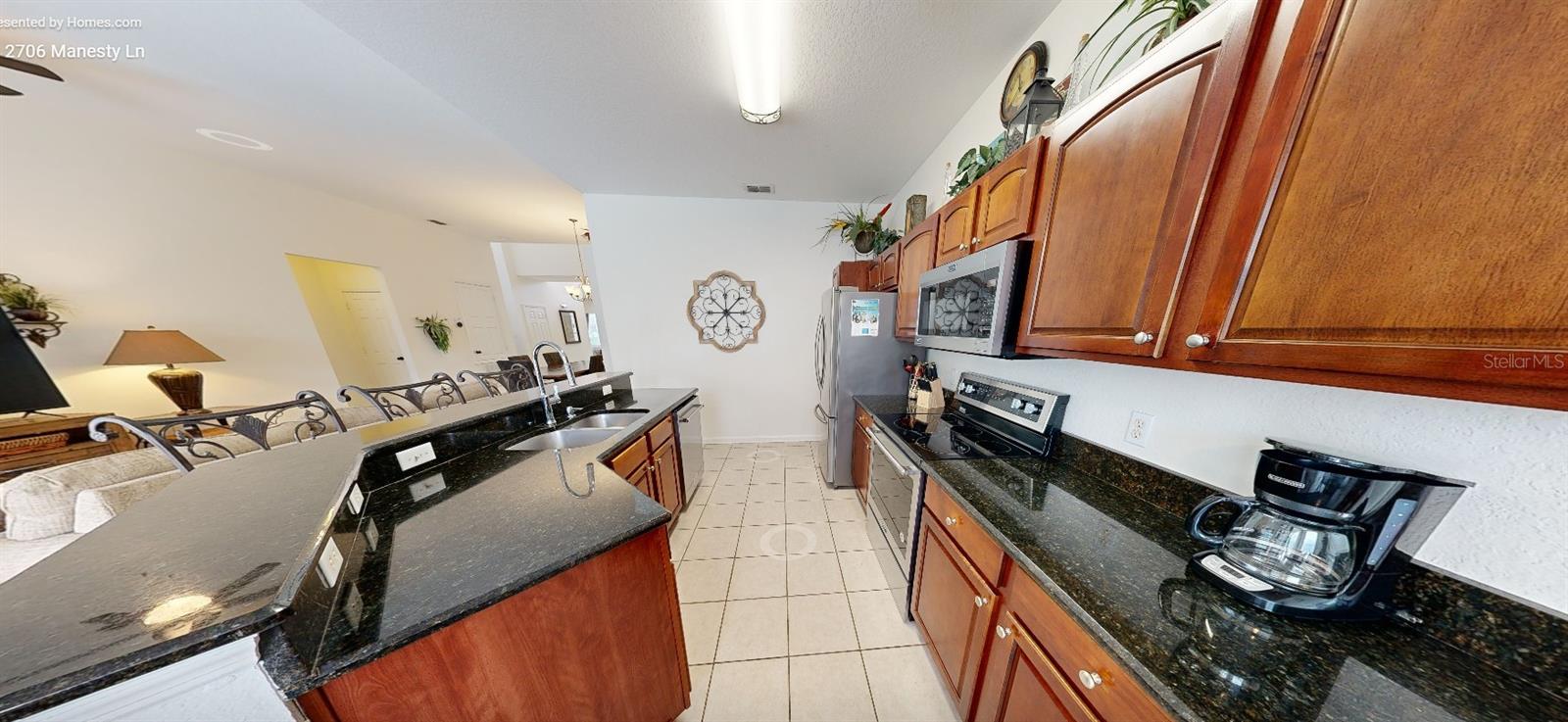 O6413930 Property Photo 8