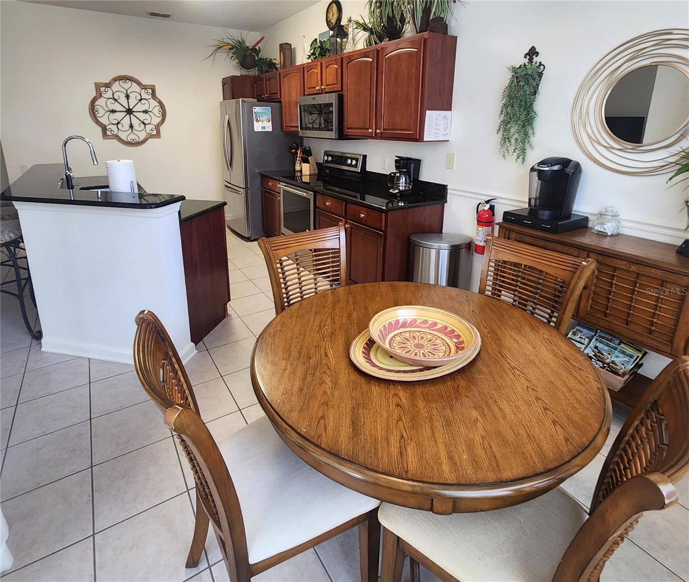 O6413930 Property Photo 10