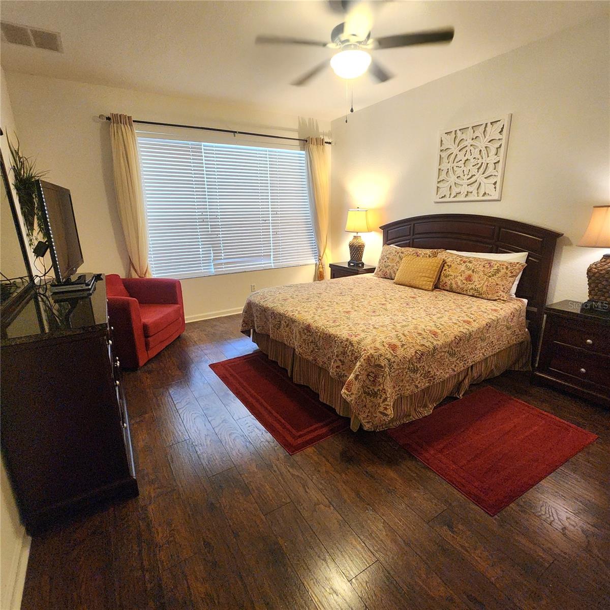 O6413930 Property Photo 11