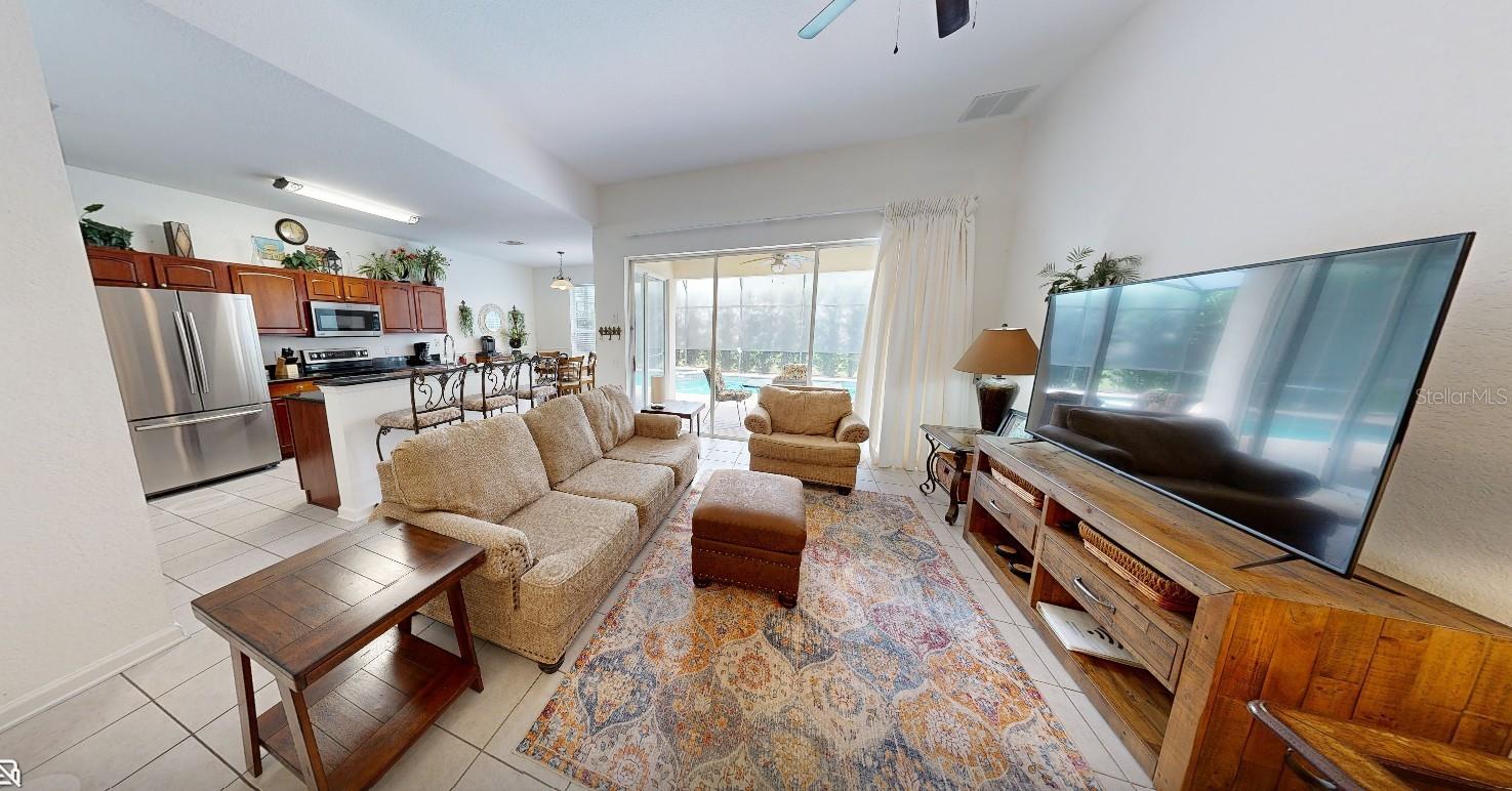 O6413930 Property Photo 14
