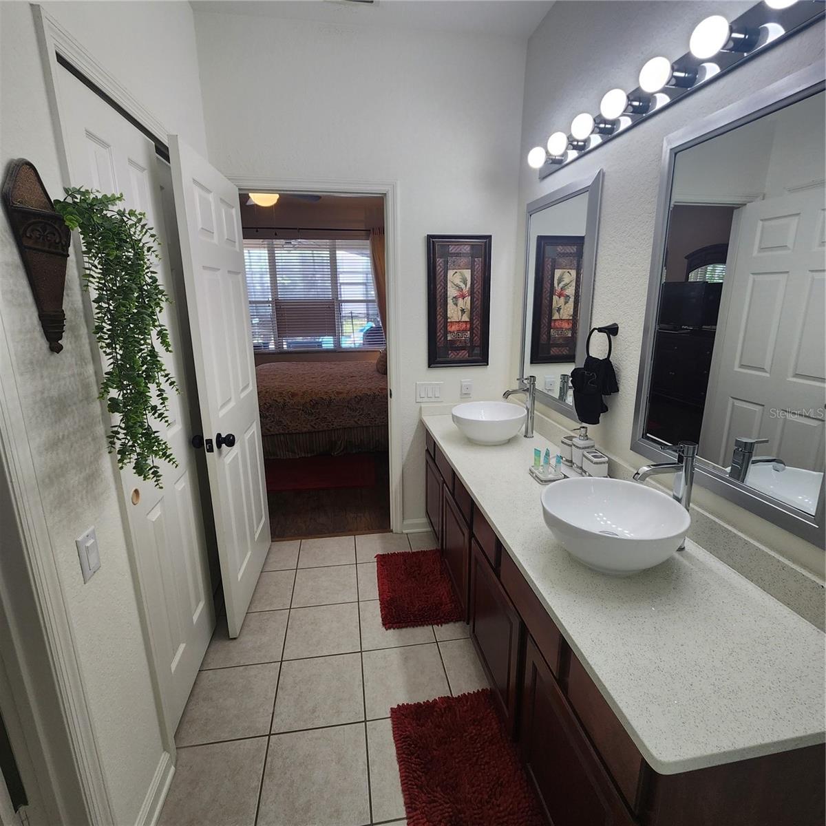 O6413930 Property Photo 17