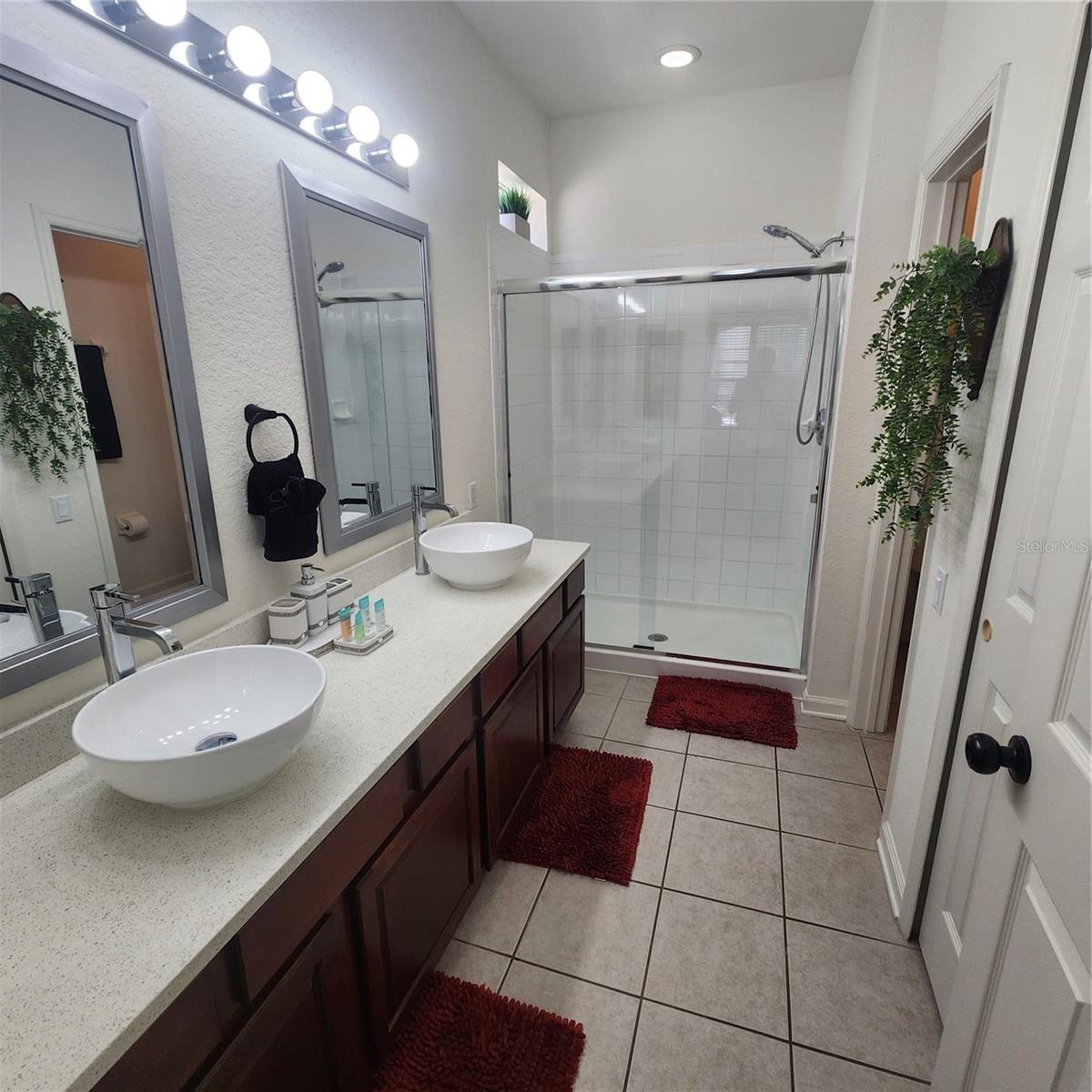 O6413930 Property Photo 18