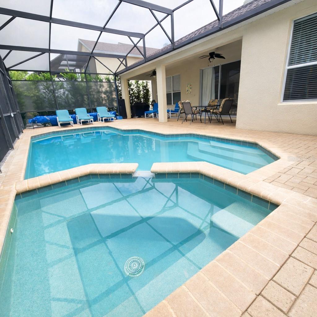 O6413930 Property Photo 35