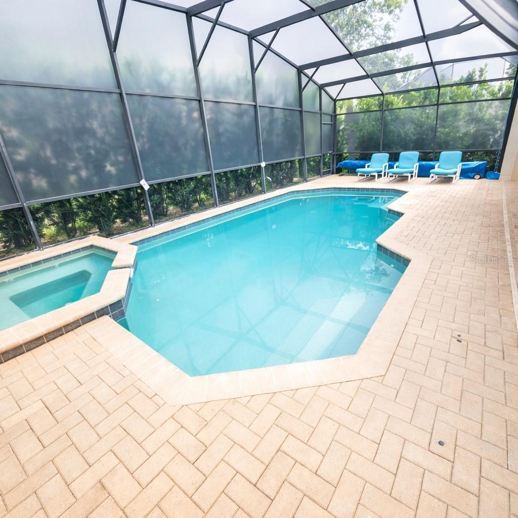 O6413930 Property Photo 36