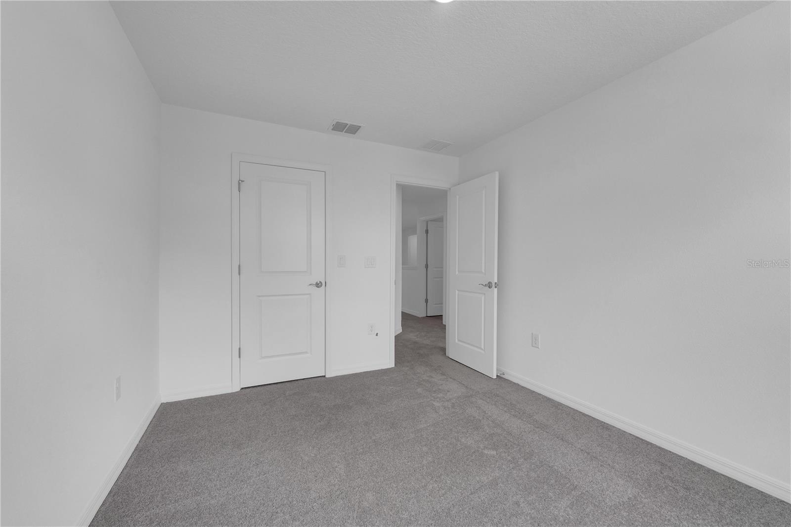 906 Castleford Ave Property Photo 18