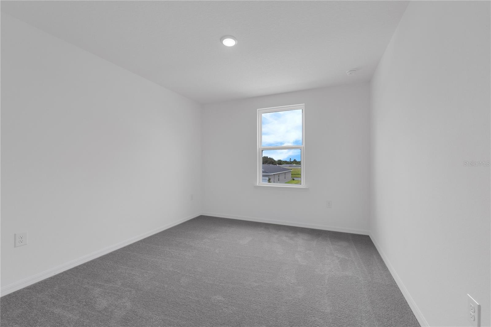 906 Castleford Ave Property Photo 19