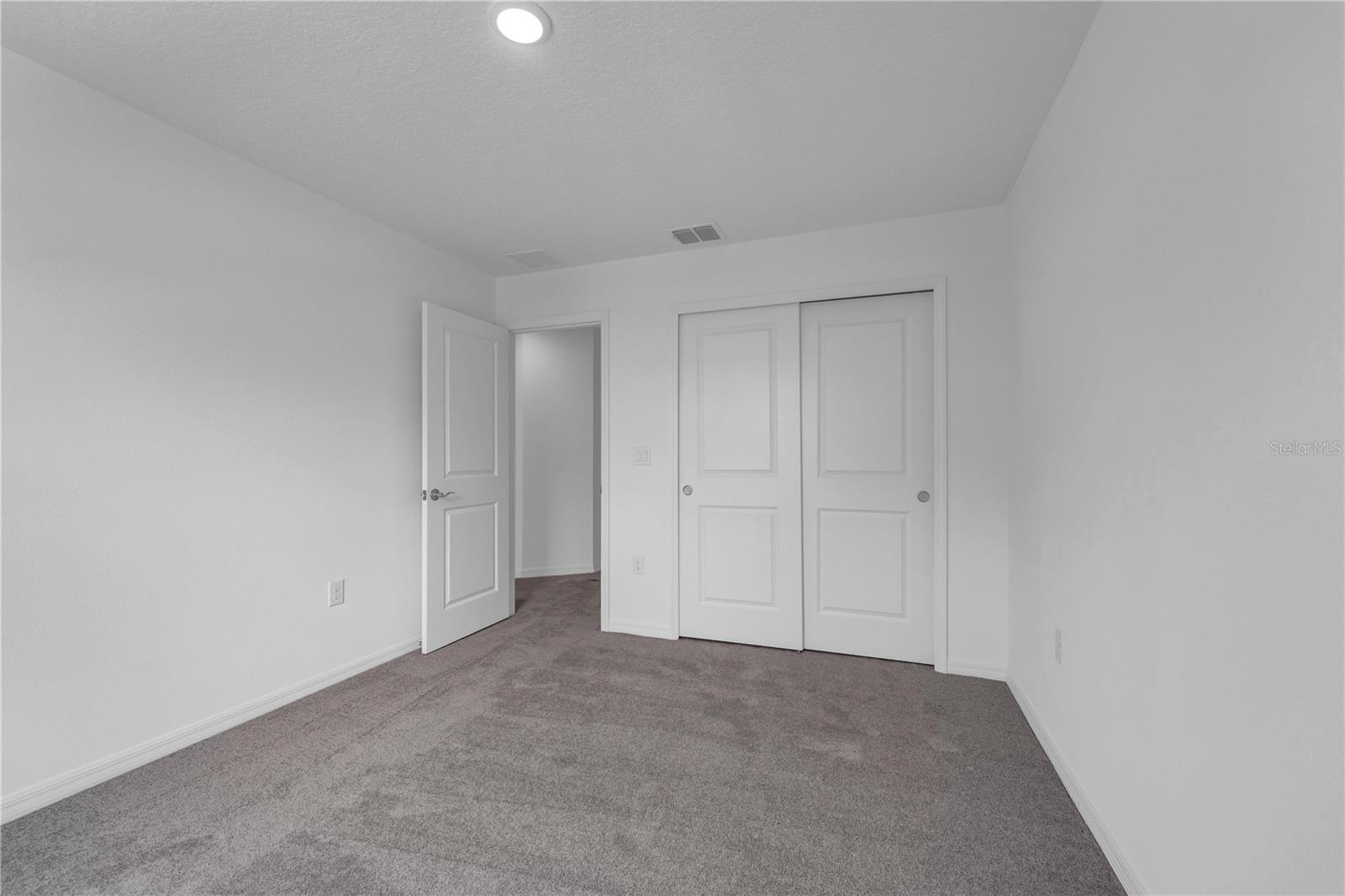906 Castleford Ave Property Photo 20