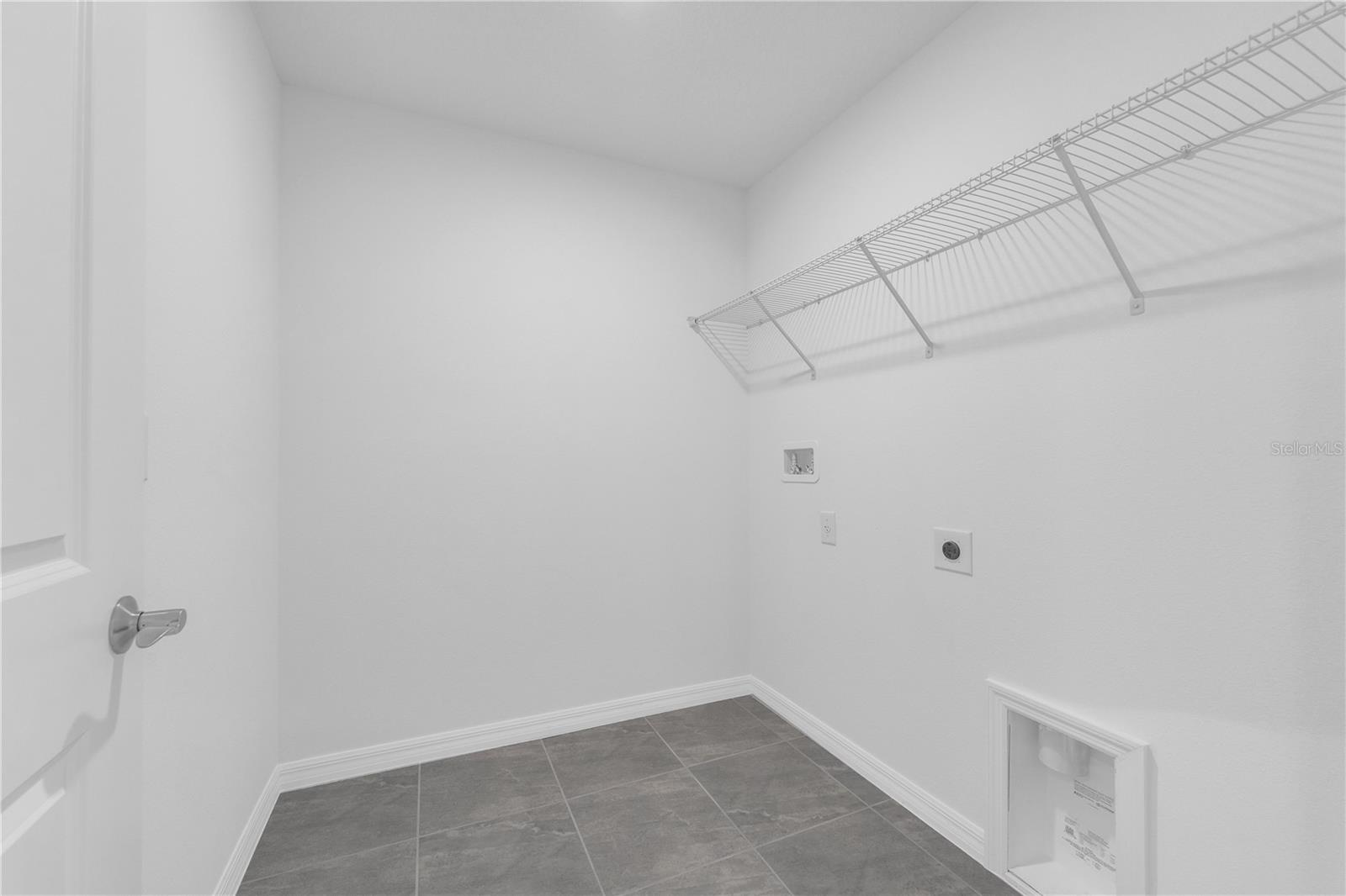 906 Castleford Ave Property Photo 25