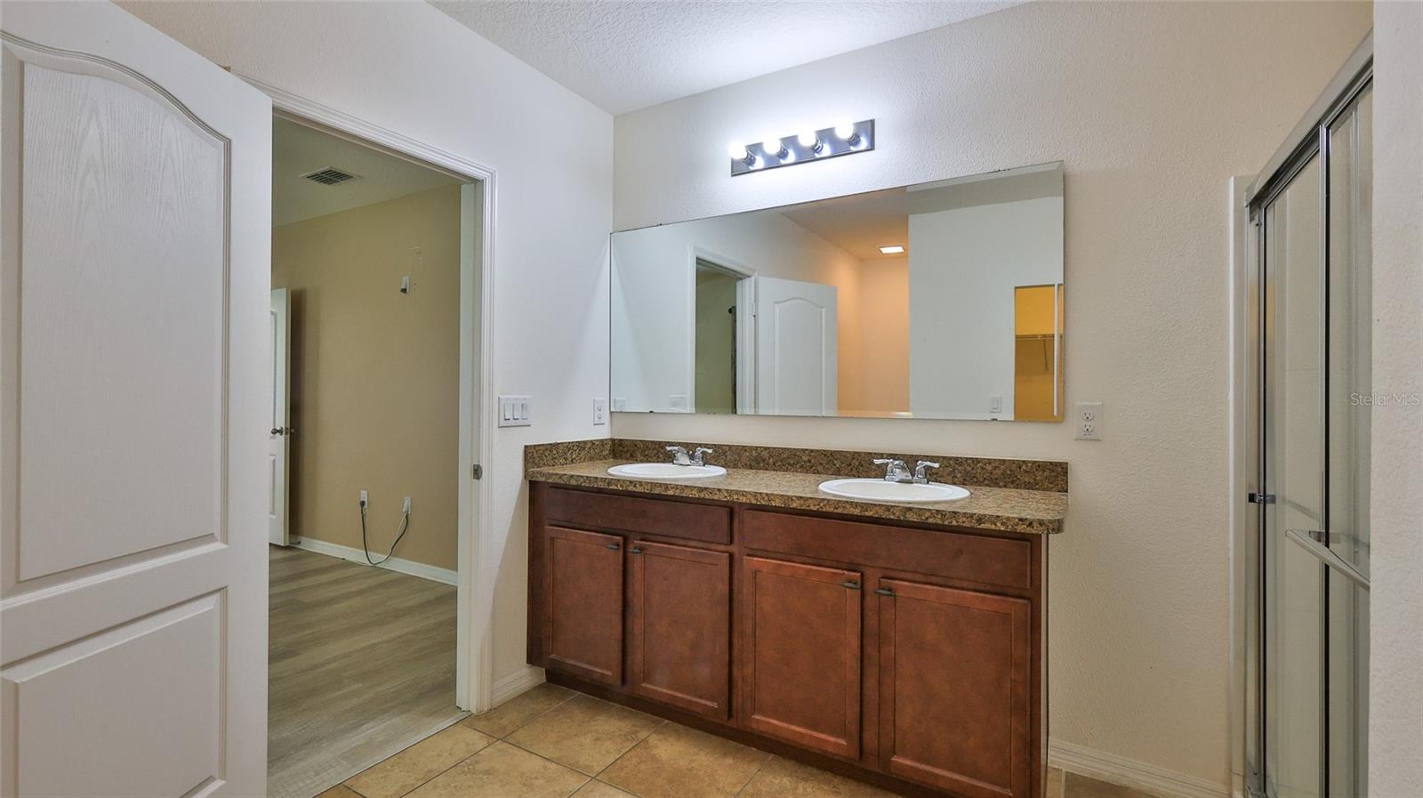 346 Admiralty Ct Property Photo 23