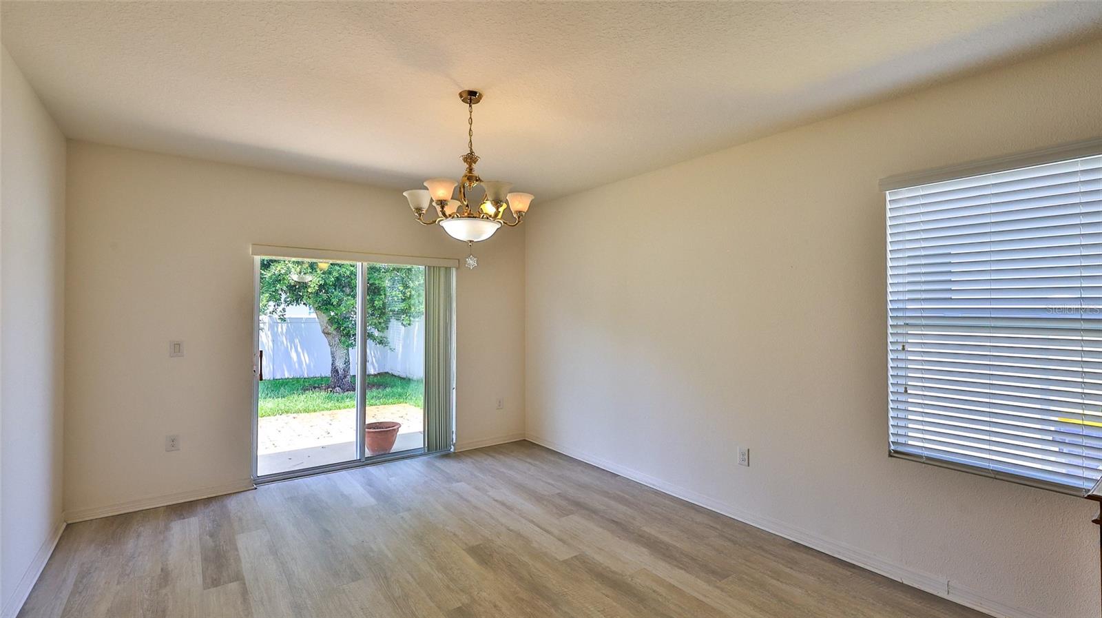 346 Admiralty Ct Property Photo 24